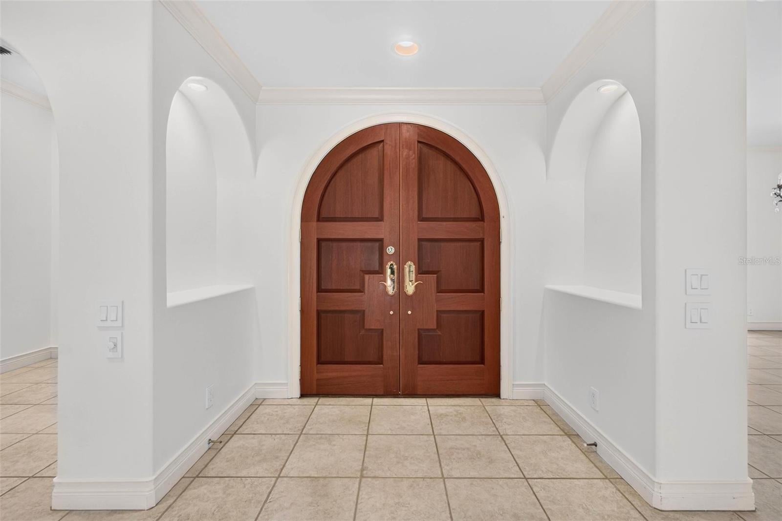 1100 Tortuga Cir, Saint Petersburg, FL 33702 photo