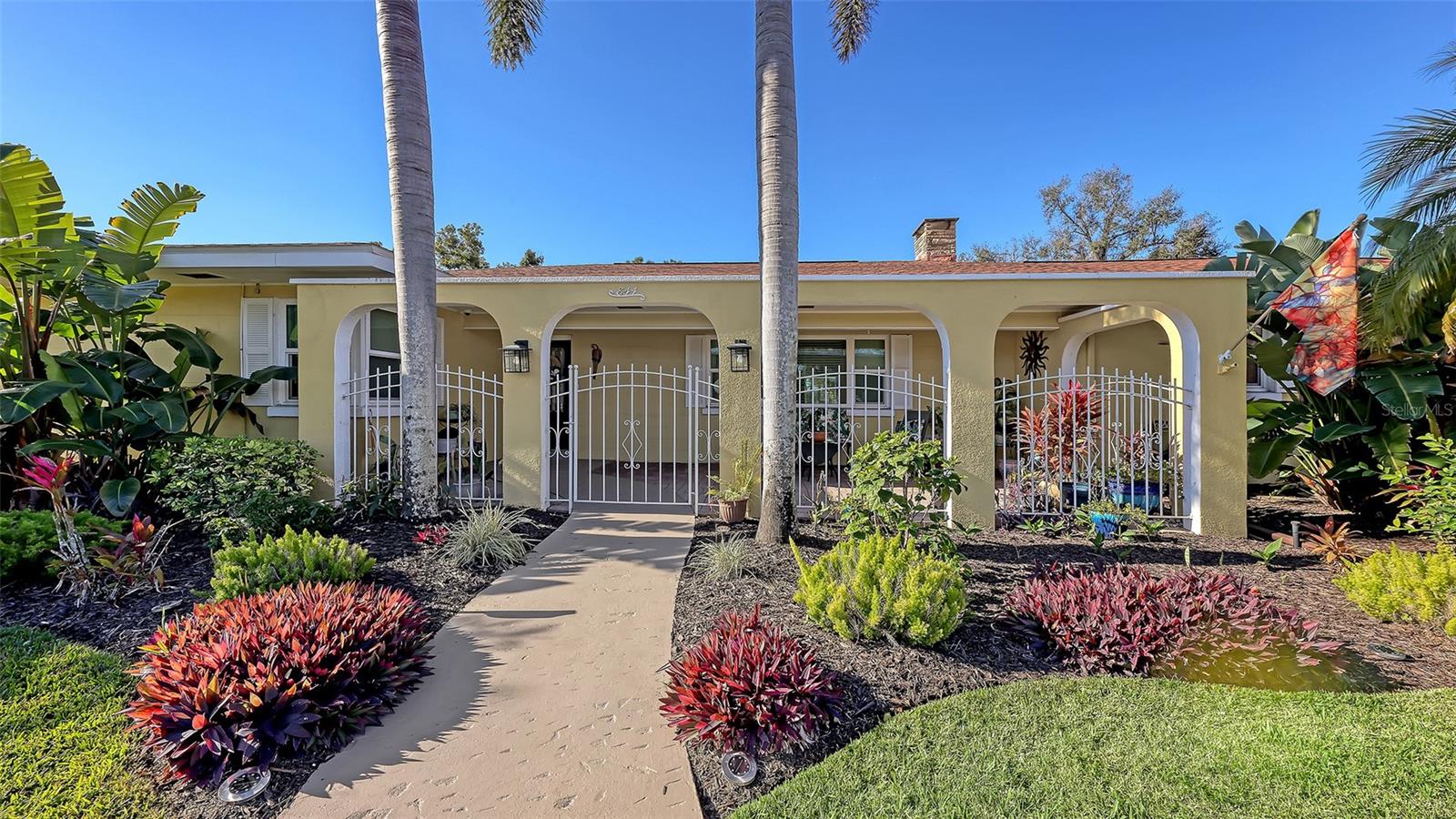 844 Magellan Dr, Sarasota, FL 34243 photo
