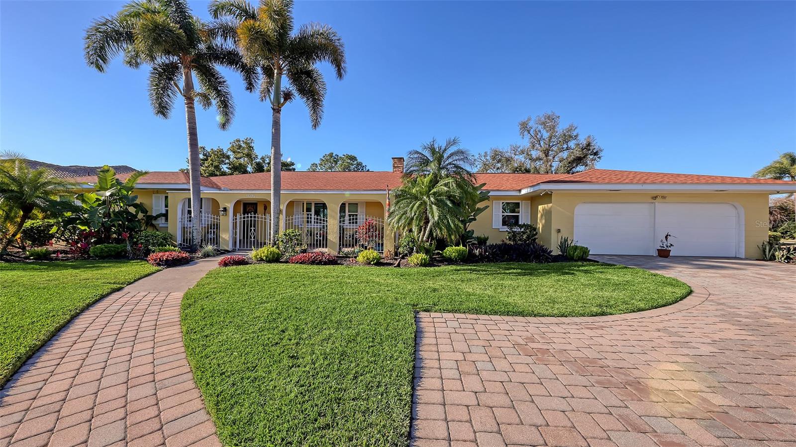 844 Magellan Dr, Sarasota, FL 34243
