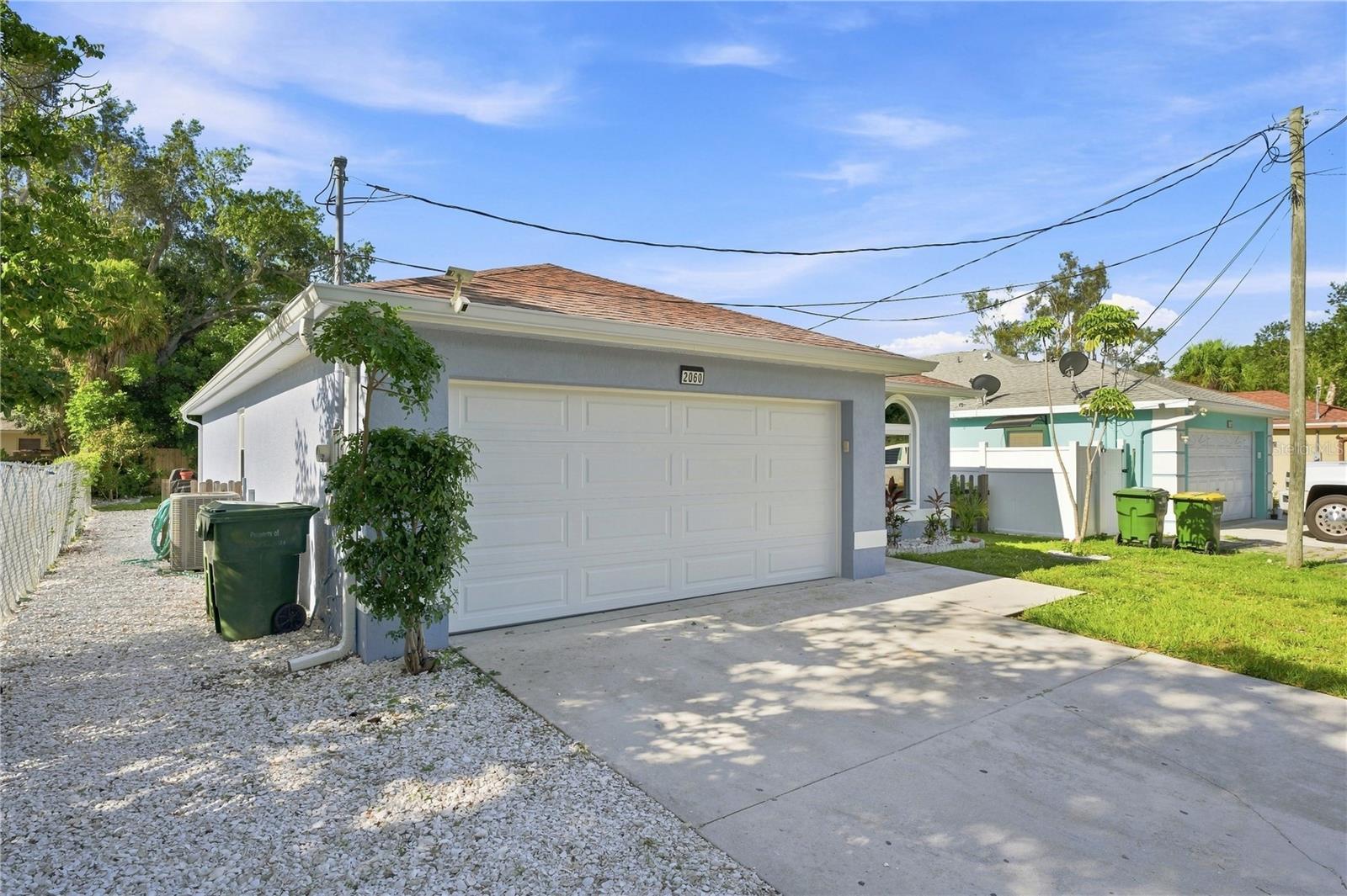 2060 6 St, Sarasota, FL 34237 photo