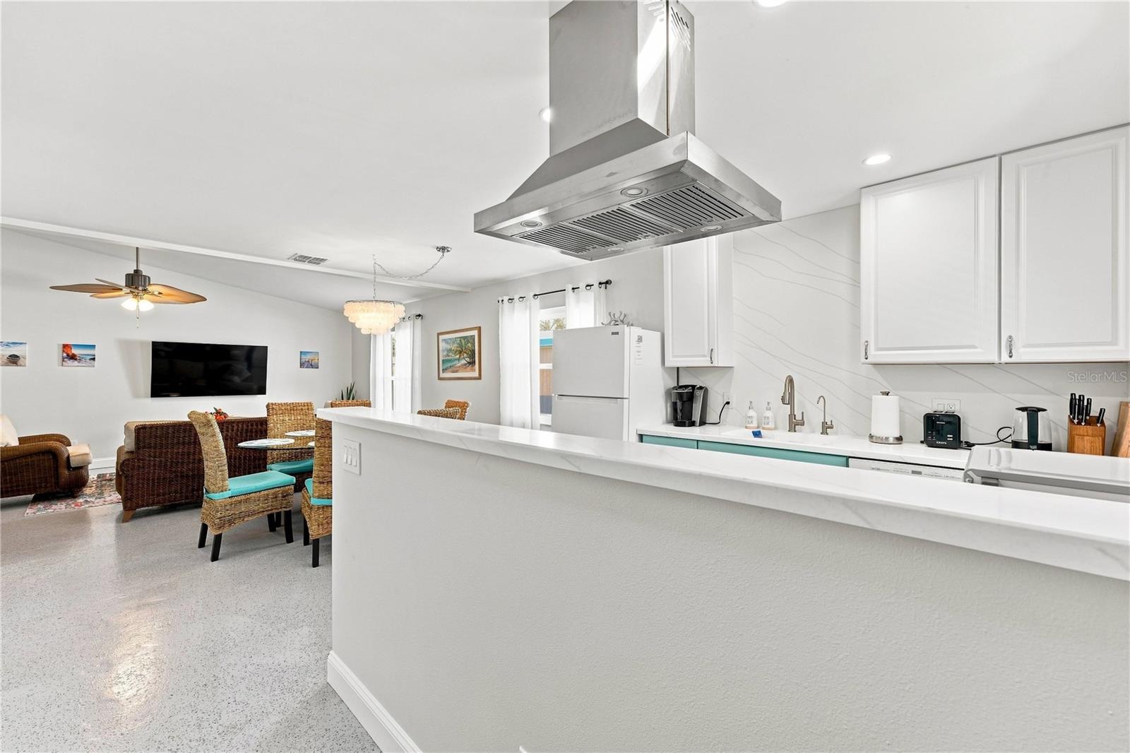 2060 6 St, Sarasota, FL 34237 photo