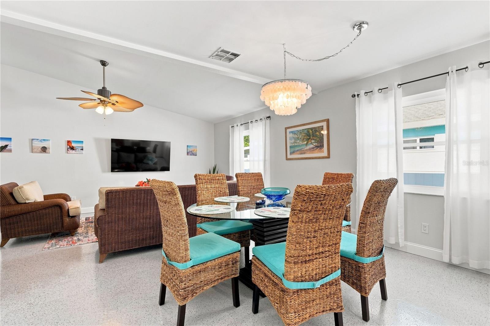 2060 6 St, Sarasota, FL 34237 photo