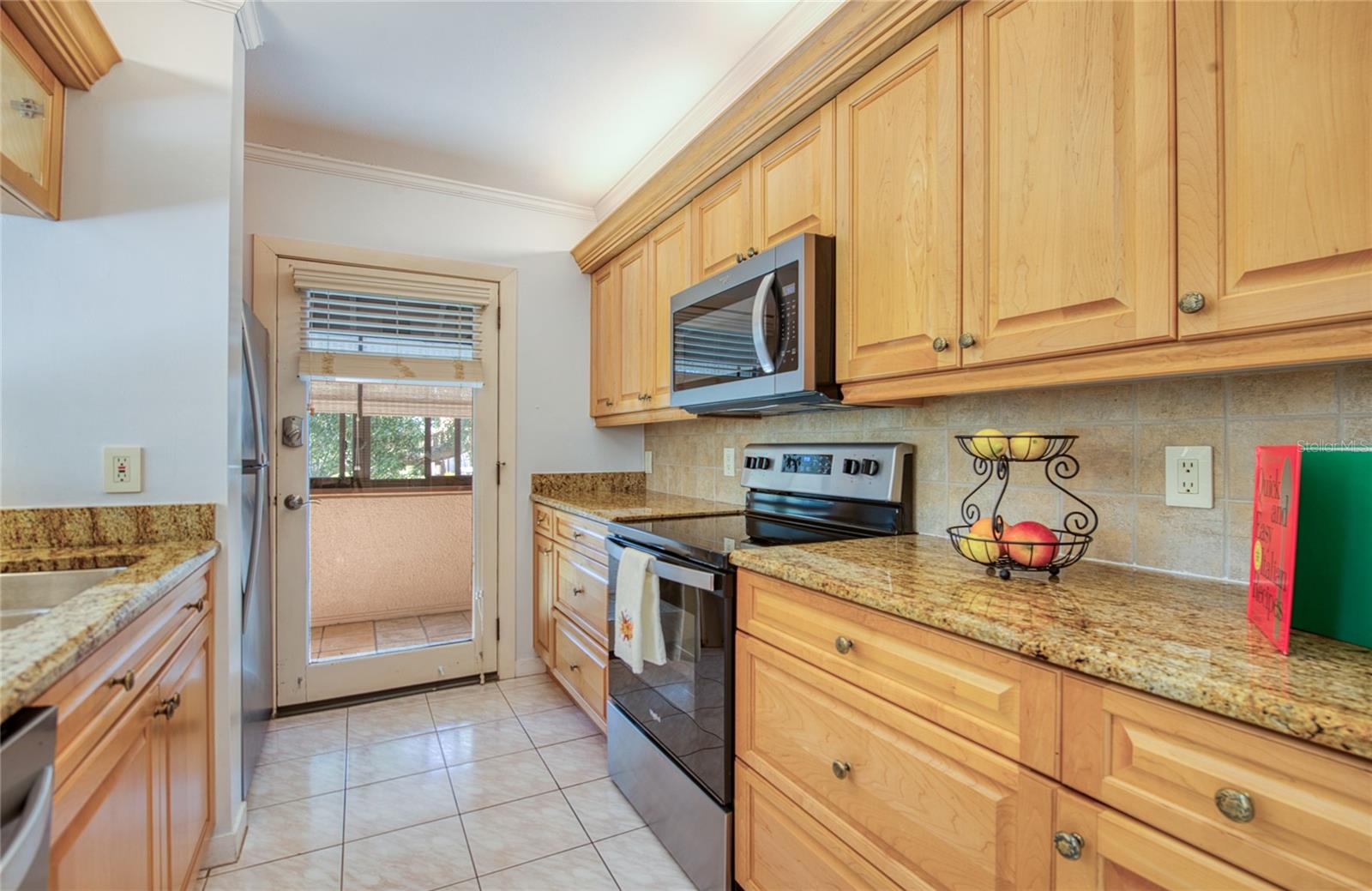 6305 Pelican Creek Xing, Saint Petersburg, FL 33707 photo