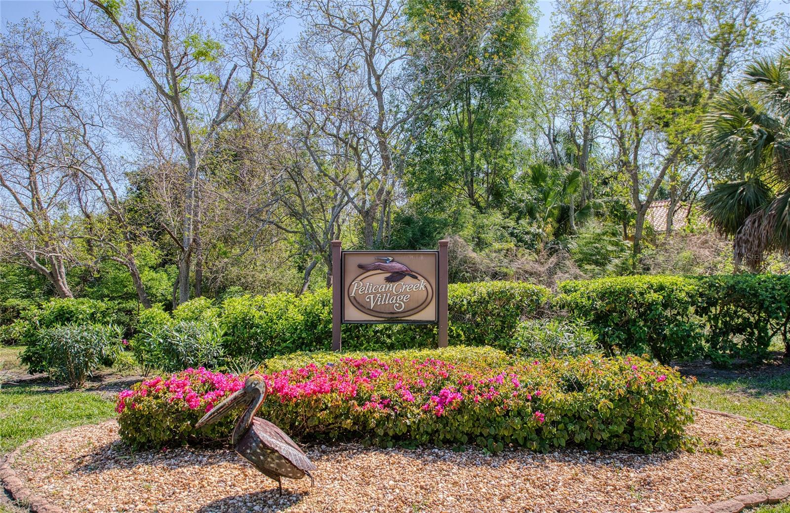 6305 Pelican Creek Xing, Saint Petersburg, FL 33707 photo