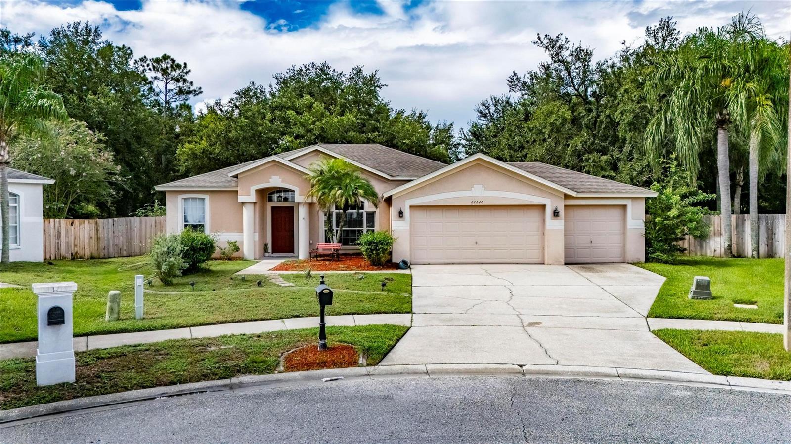 22240 Willow Lake Dr, Lutz, FL 33549 photo