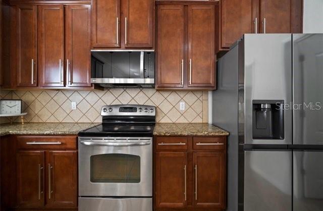 2623 Holly Bluff Ct, Plant City, FL 33566 photo