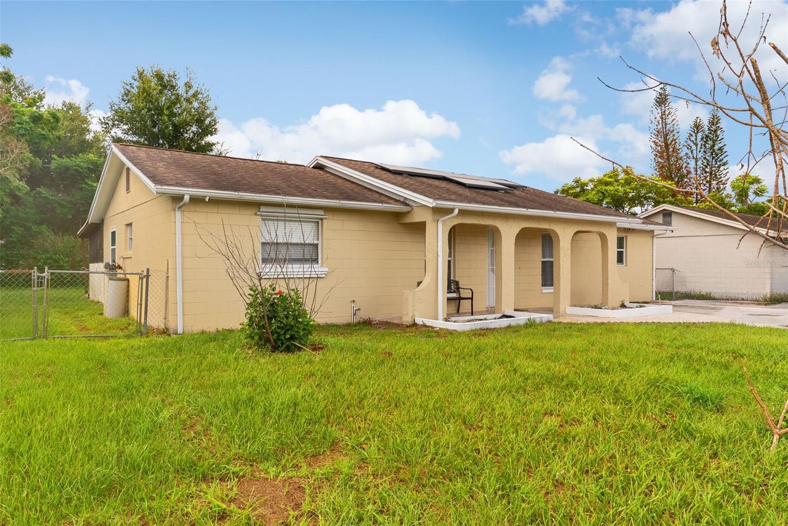 558 Broadmoor Dr photo