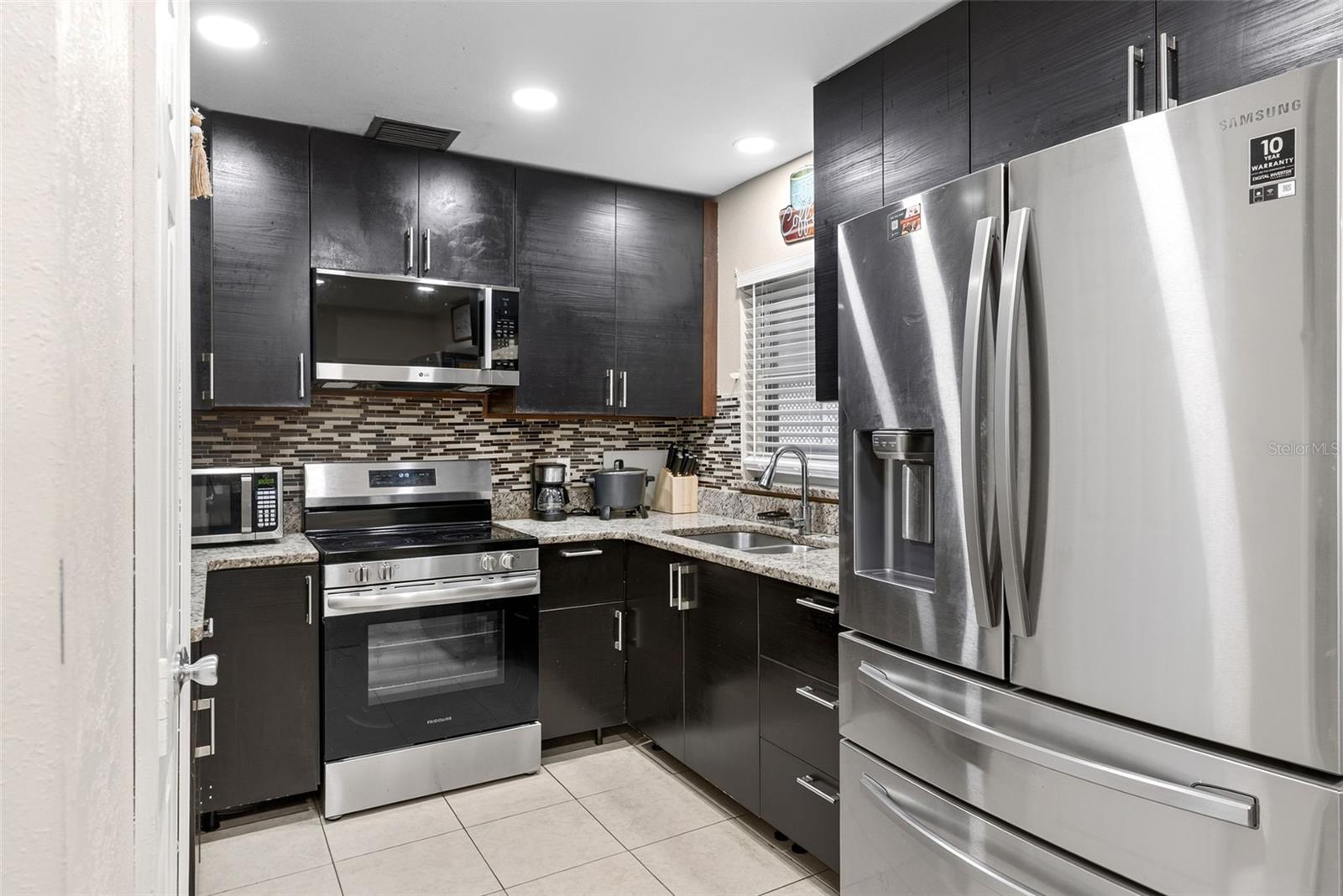 558 Broadmoor Dr photo