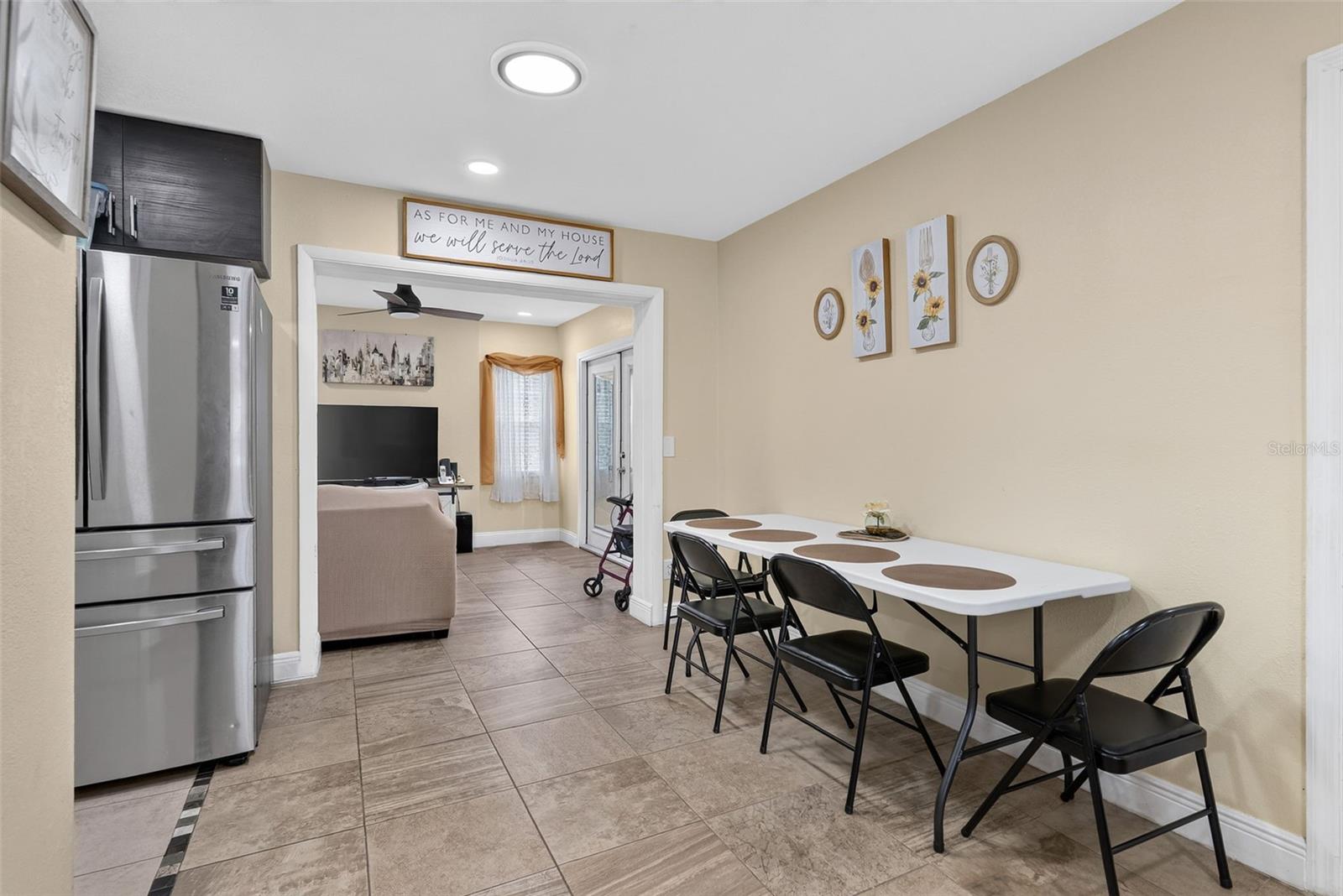 558 Broadmoor Dr photo