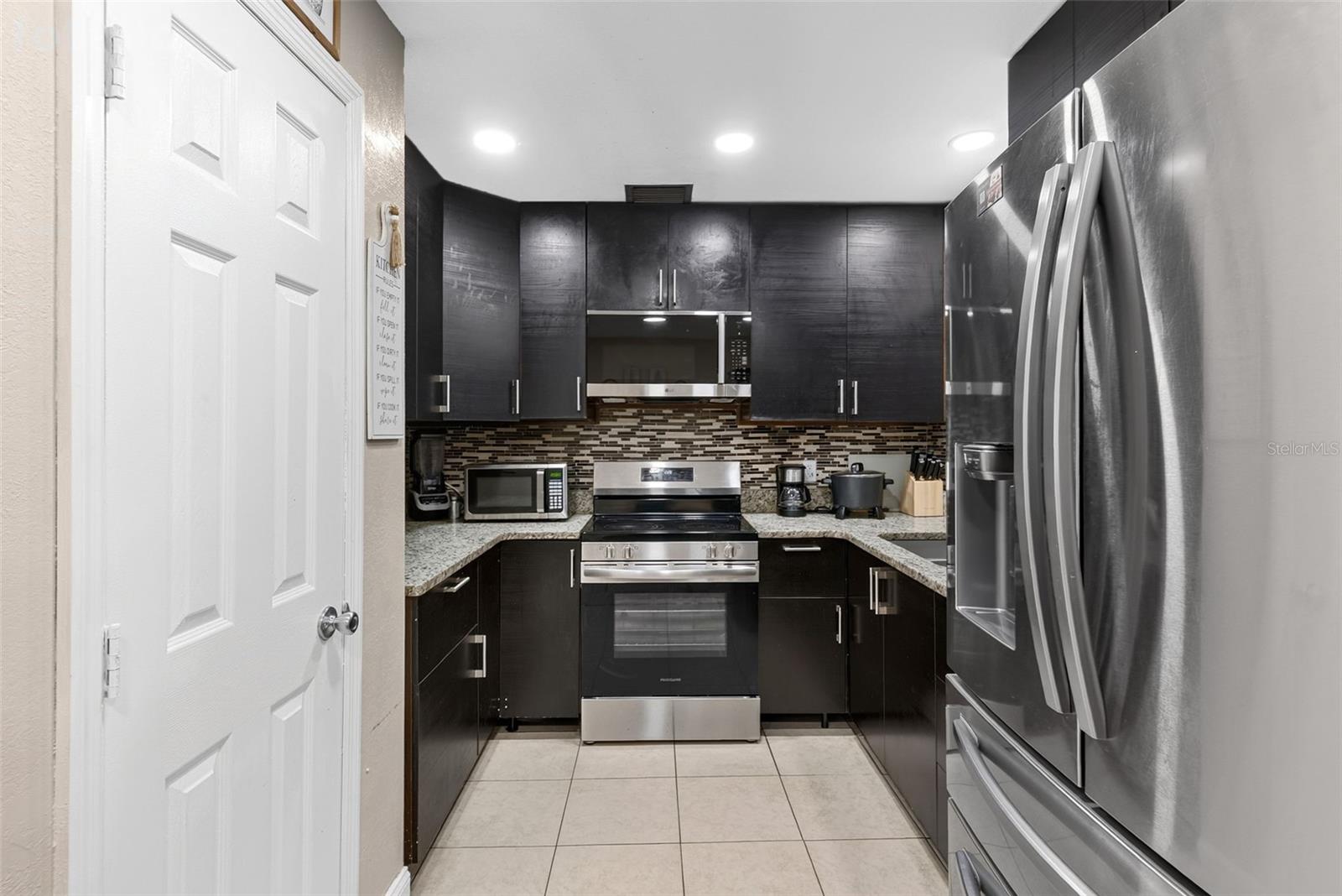 558 Broadmoor Dr photo