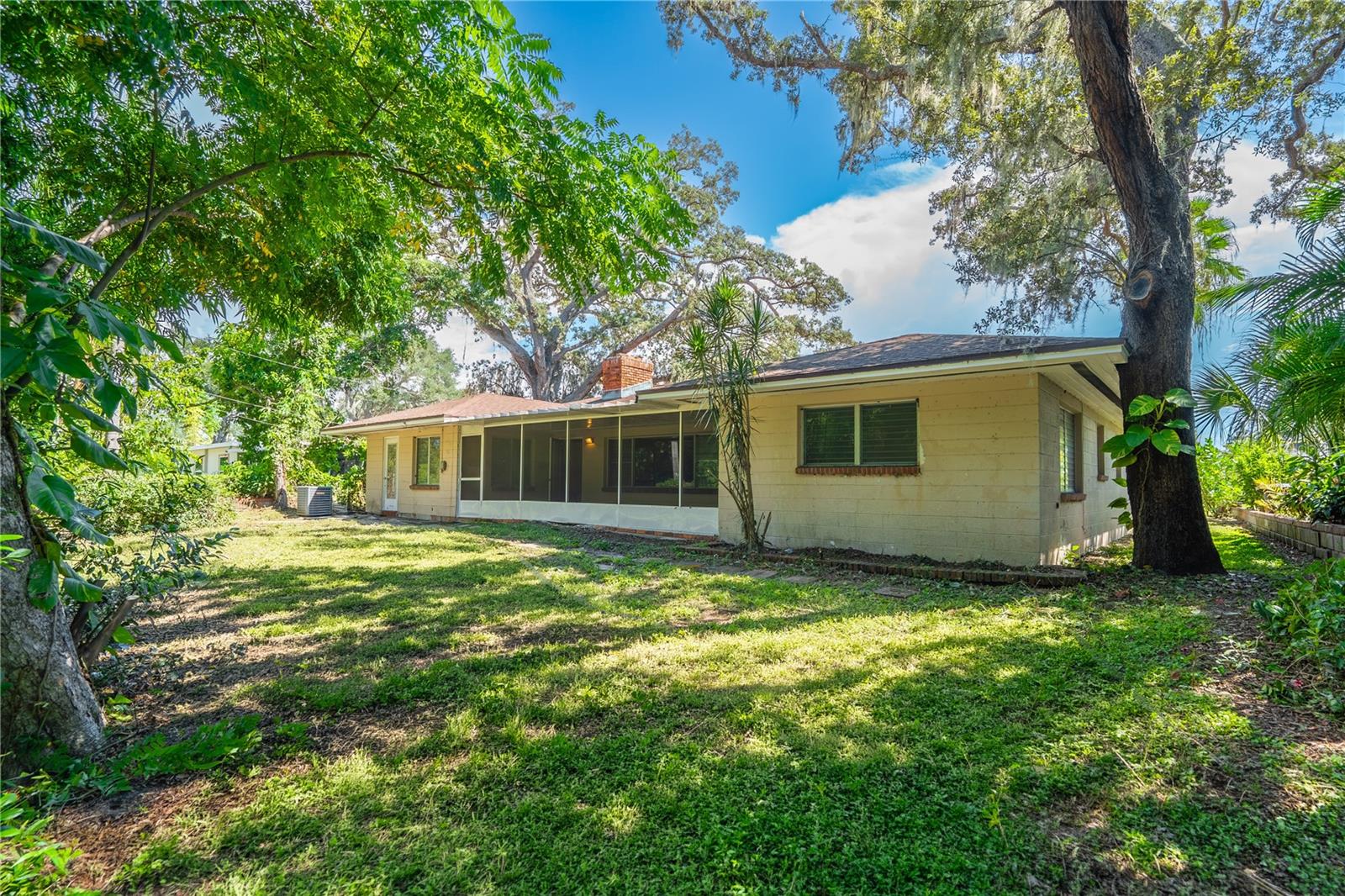 6219 6 Ave, Saint Petersburg, FL 33707 photo