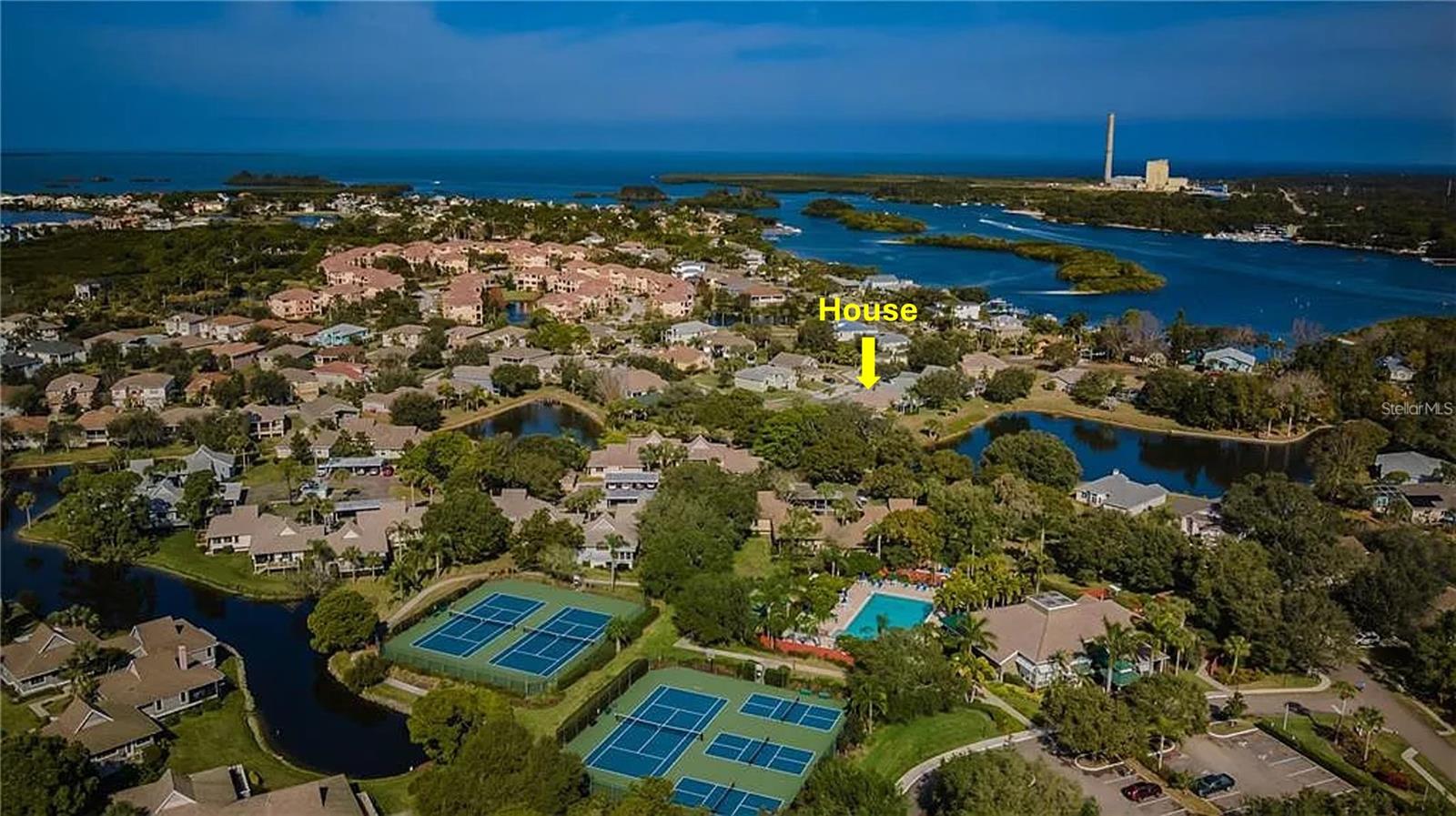 1001 Pond View Ct, Tarpon Springs, FL 34689 photo