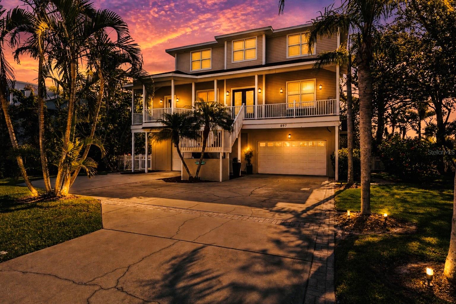 897 Point Seaside Dr, Crystal Beach, FL 34681