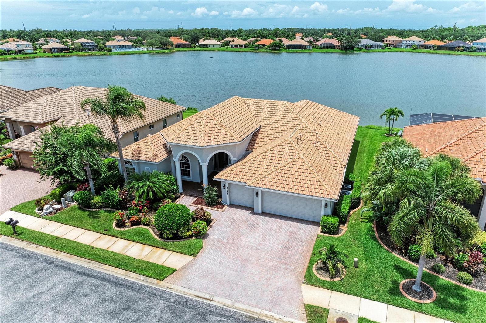 6988 74 Street Cir, Bradenton, FL 34203 photo