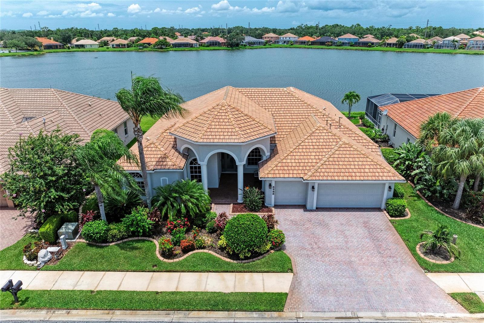 6988 74 Street Cir, Bradenton, FL 34203