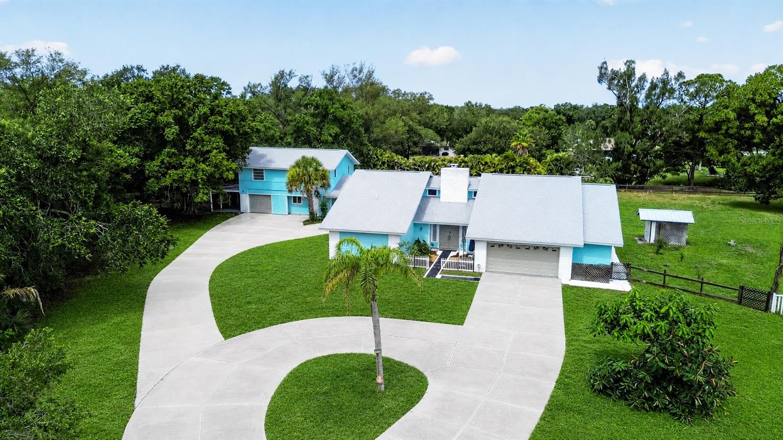 1305 Greenfield Cir, Venice, FL 34292