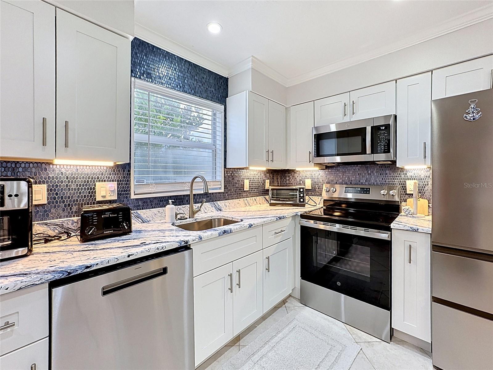 120 52 St, Holmes Beach, FL 34217 photo
