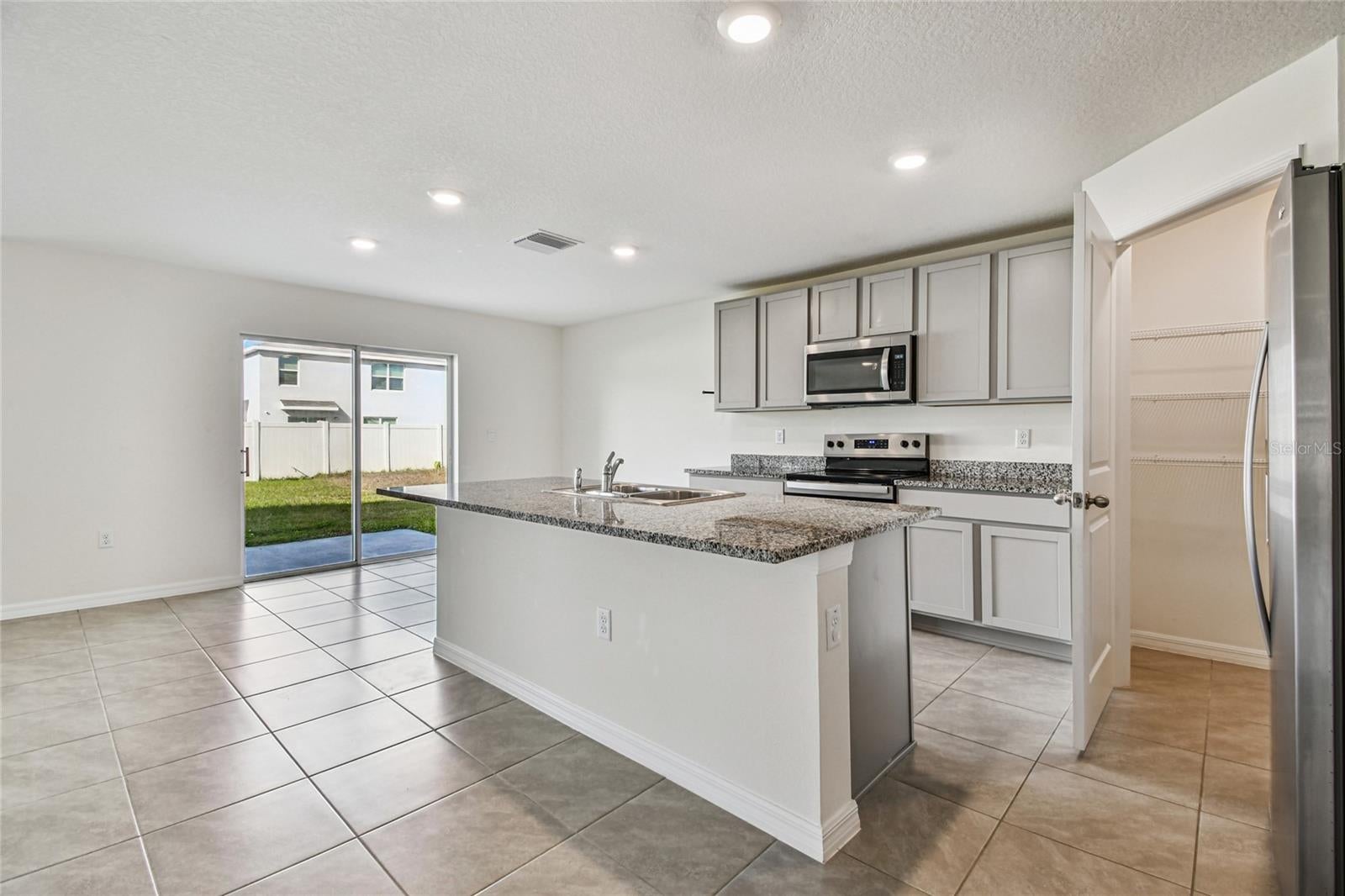 9208 Mission Bay Pl, Tampa, FL 33637 photo