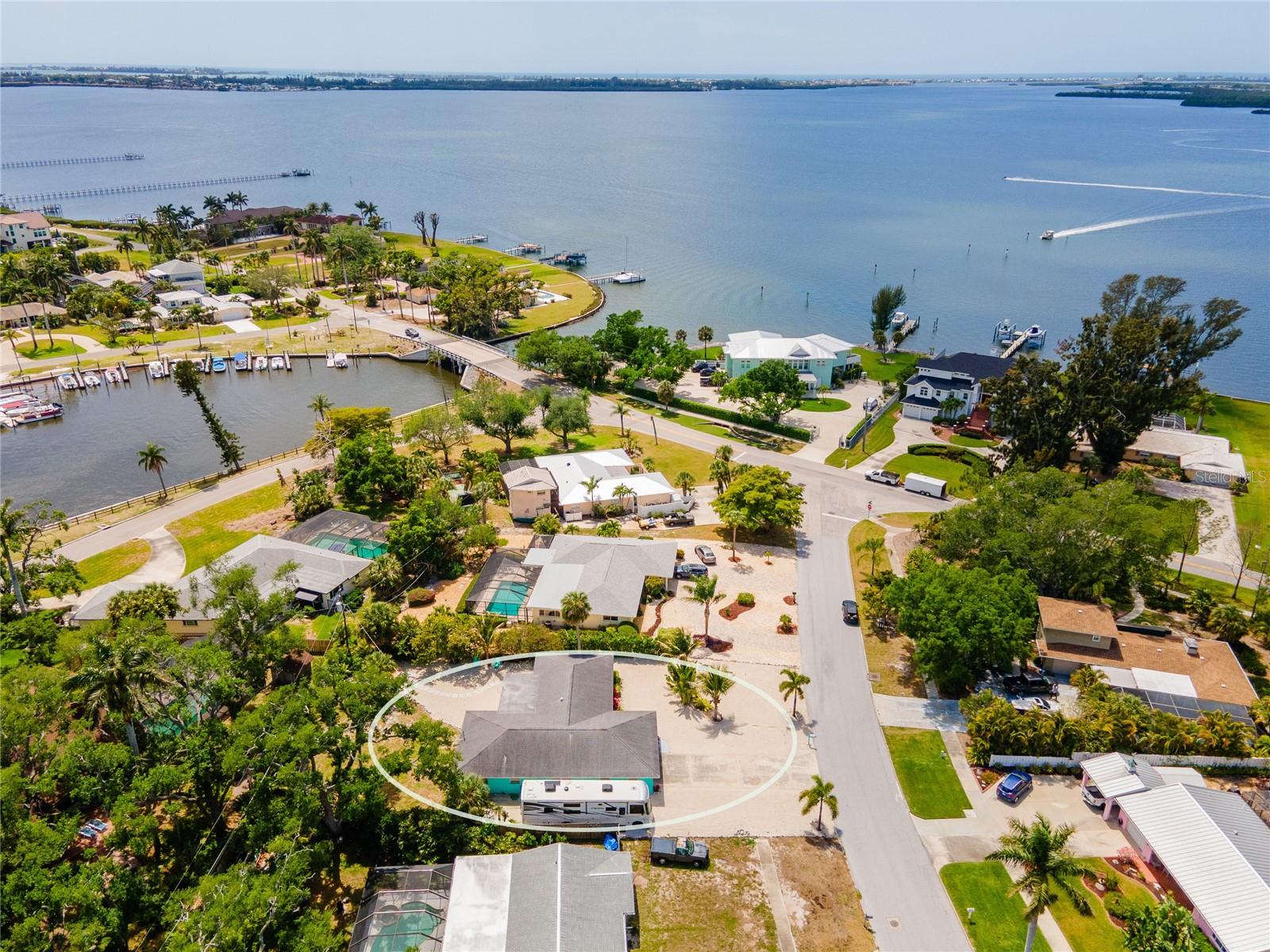 1133 Montezuma Dr, Bradenton, FL 34209 photo