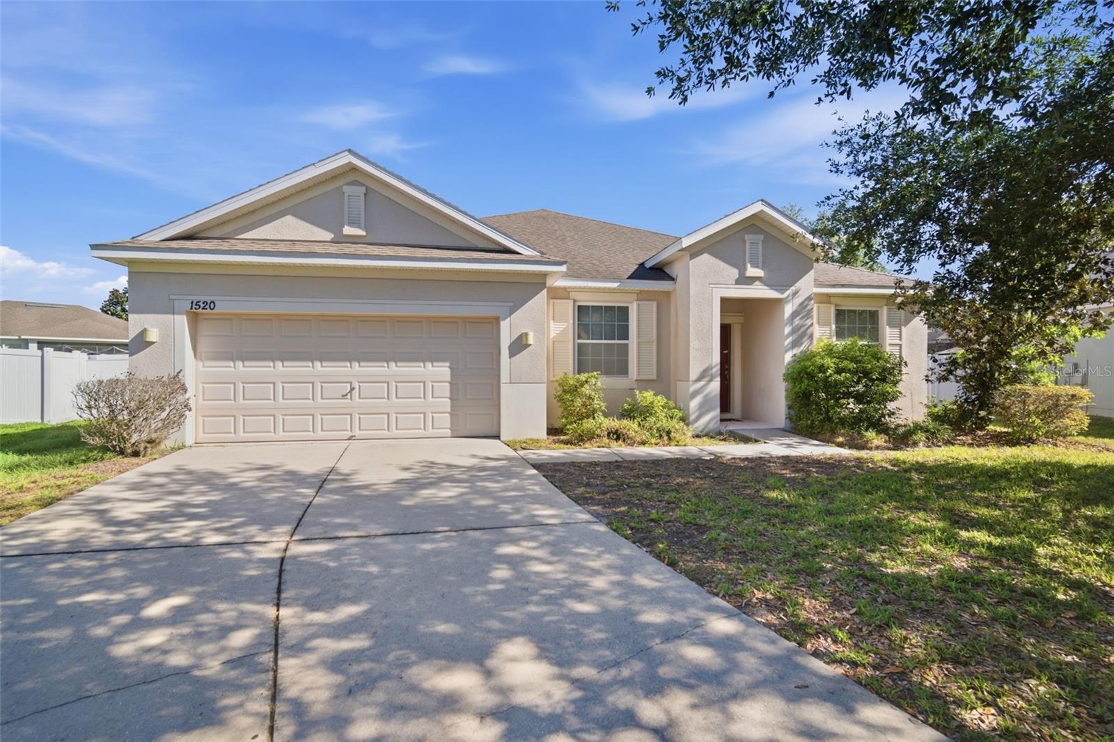 1520 Rhodeswell Ln, Dover, FL 33527