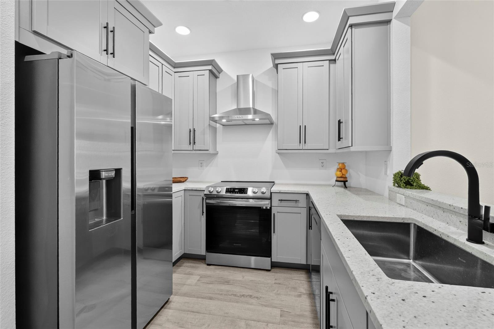 3687 Parkridge Cir #8 106, Sarasota, FL 34243 photo