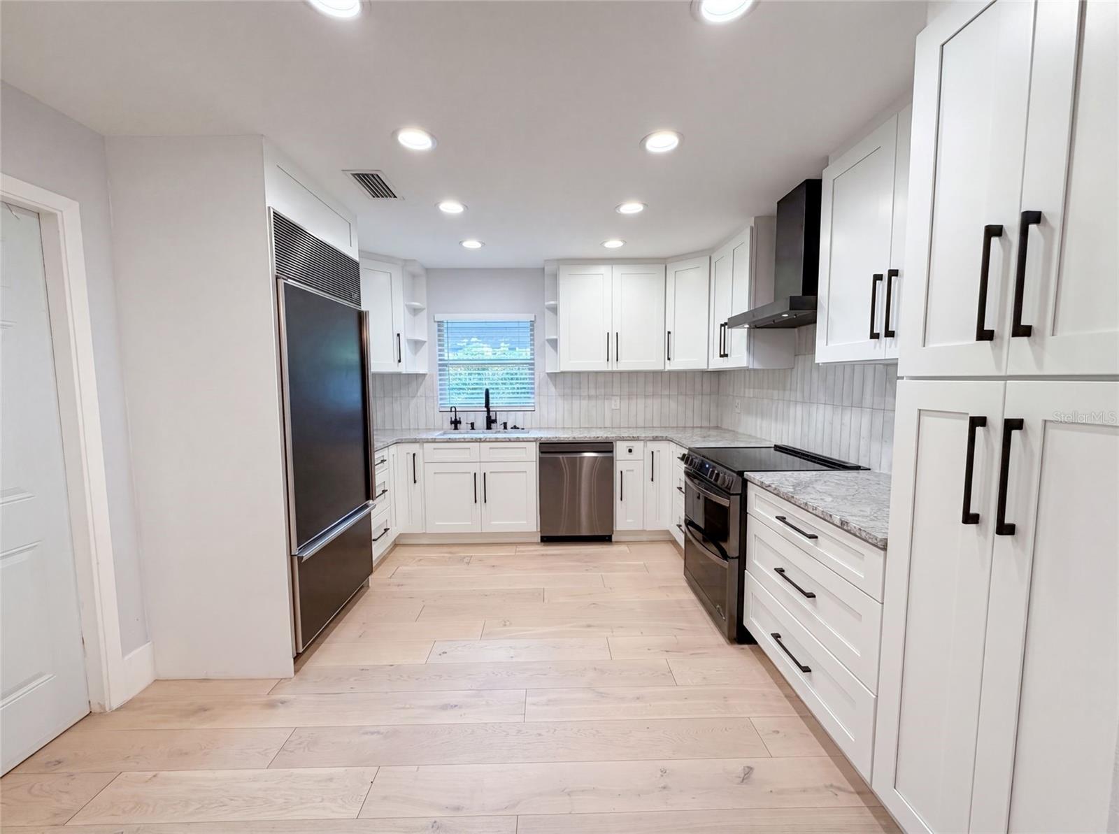 8028 Conservatory Cir, Sarasota, FL 34243 photo