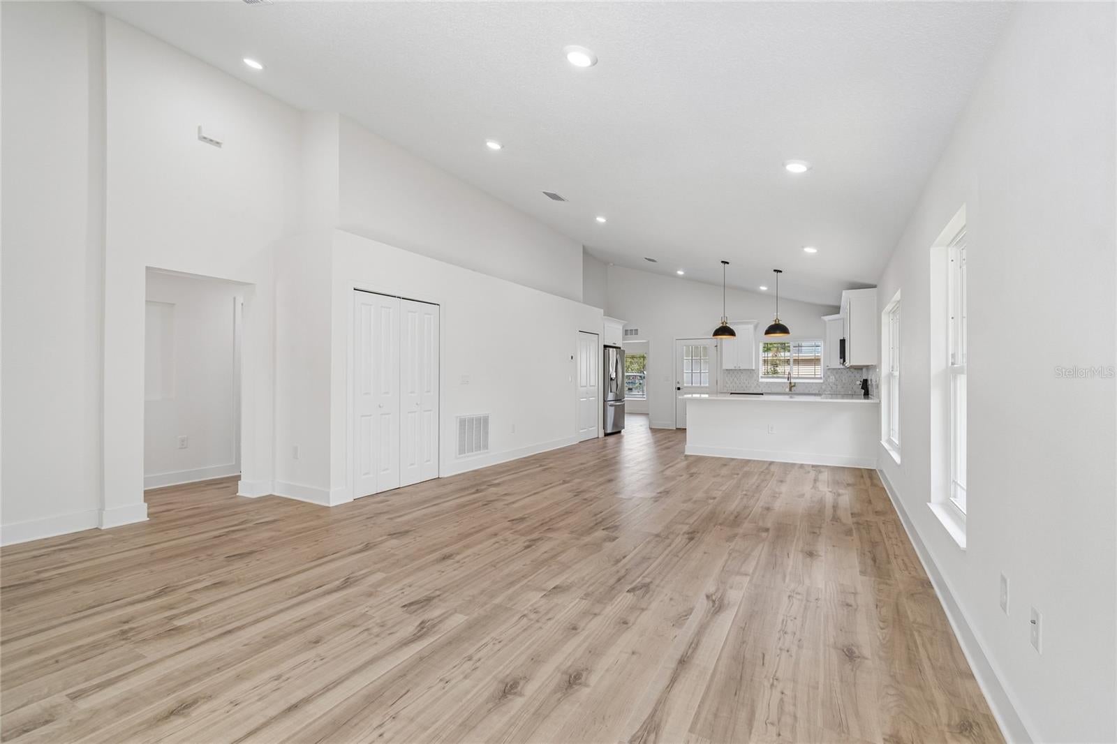 2301 Highland St, Saint Petersburg, FL 33705 photo