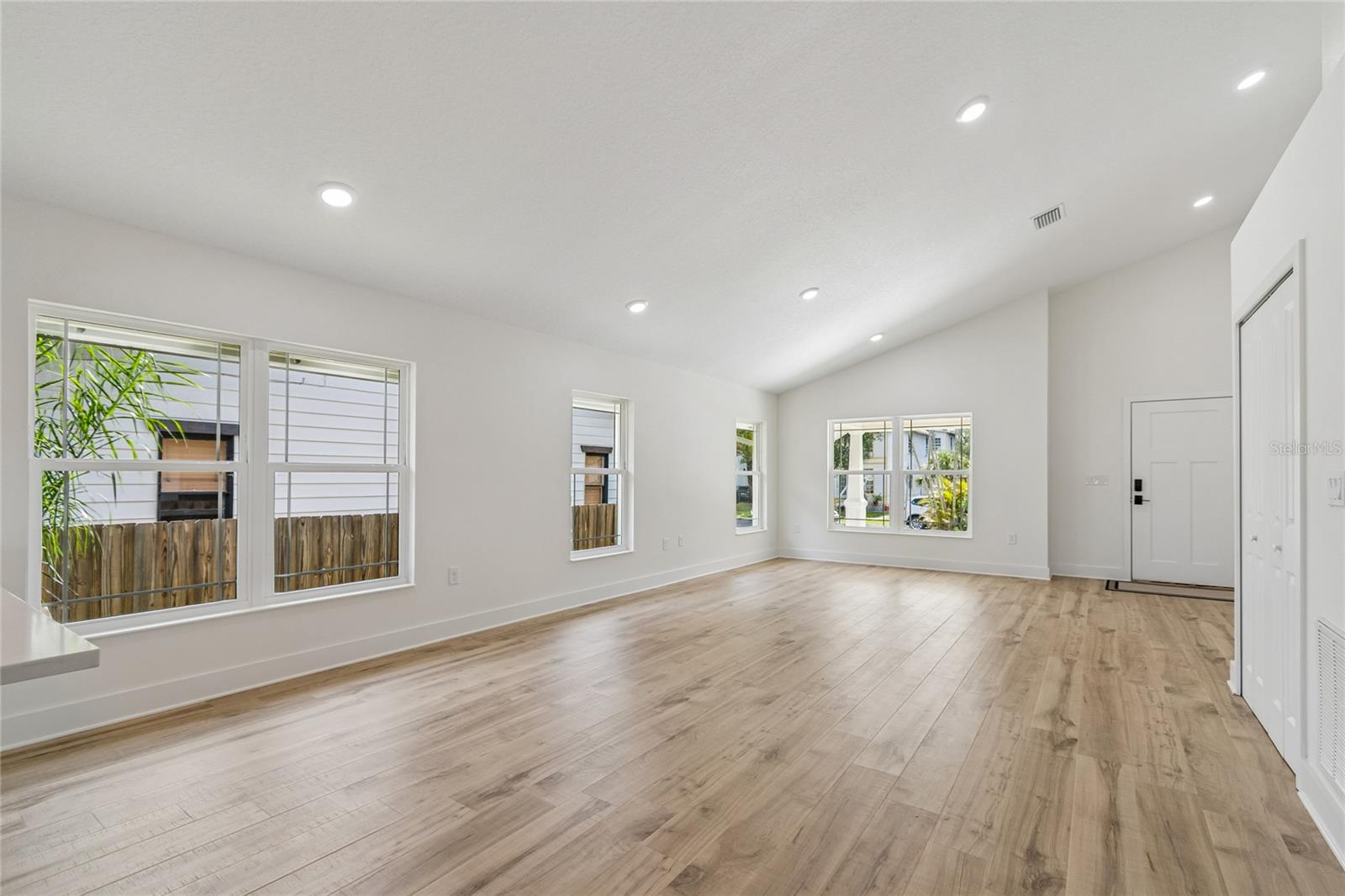 2301 Highland St, Saint Petersburg, FL 33705 photo