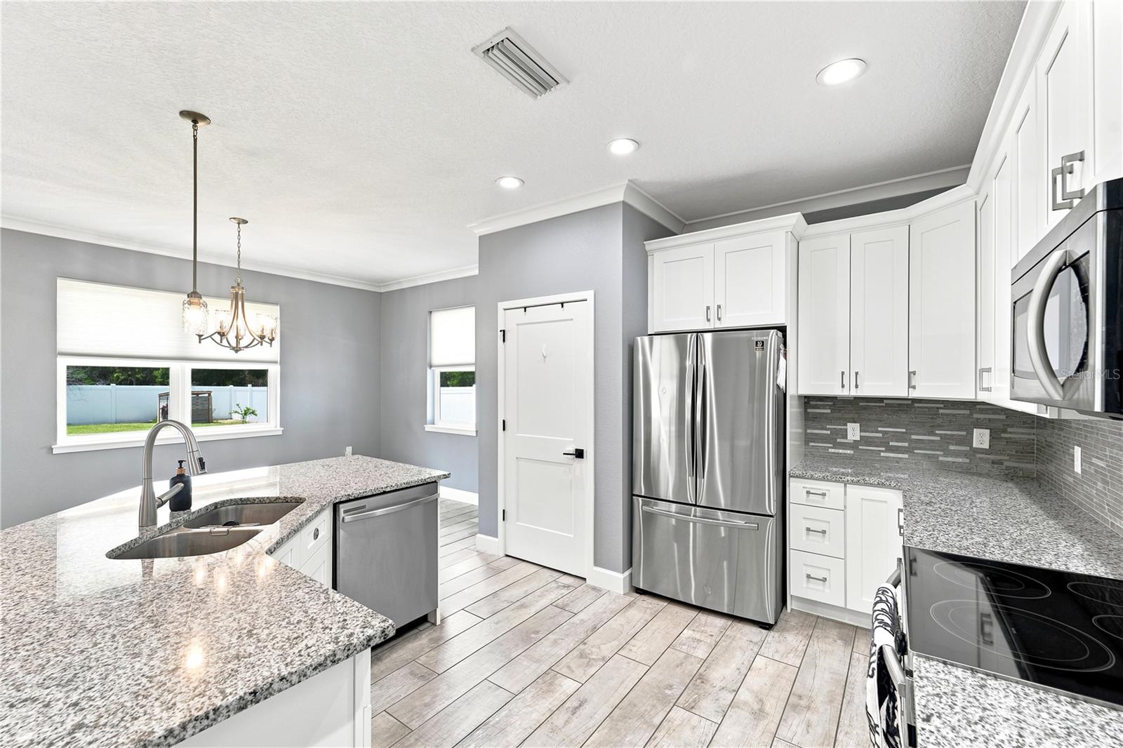 125 Longwood Dr, Osteen, FL 32764 photo