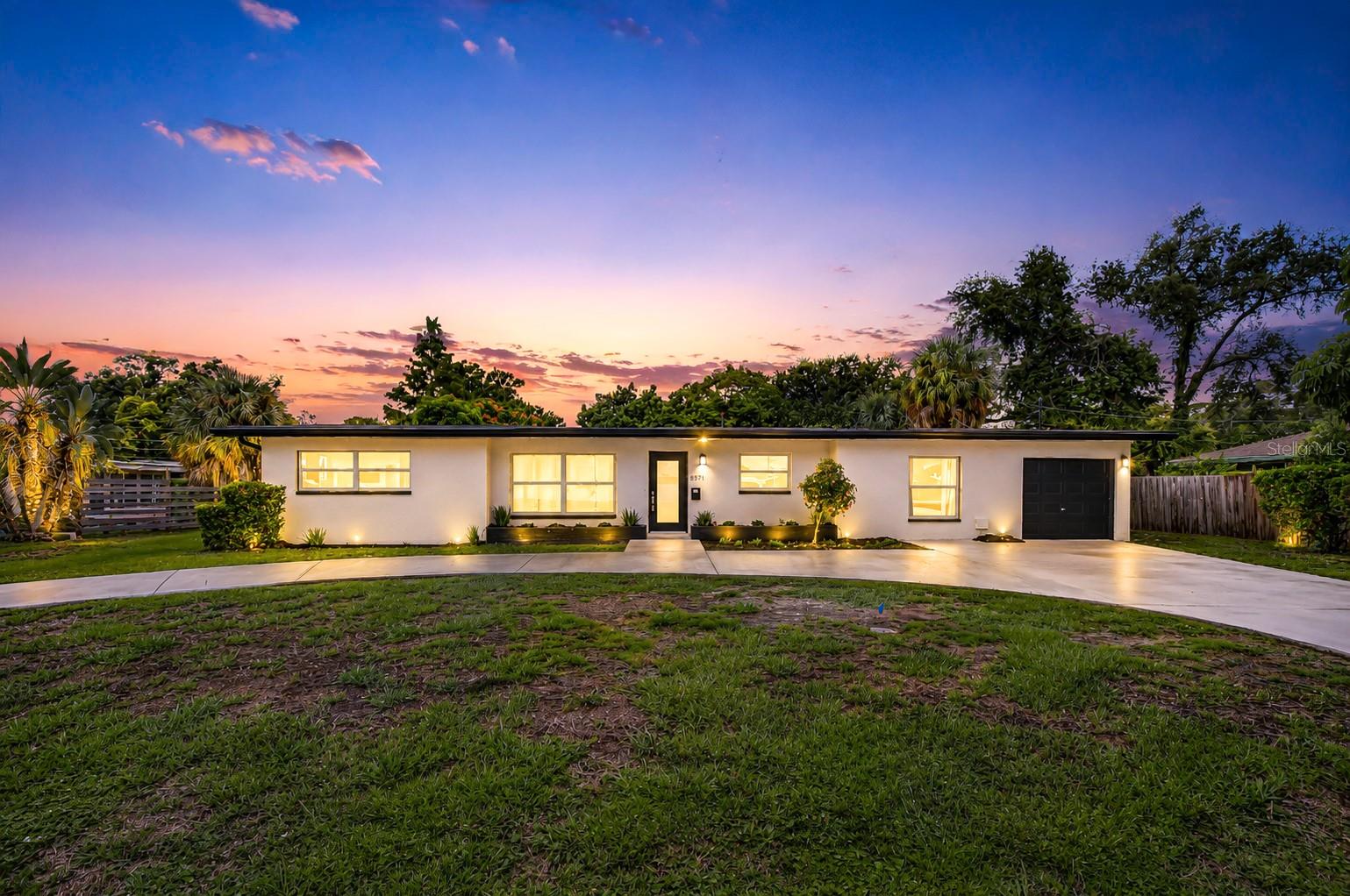 6871 4 St, Saint Petersburg, FL 33705 photo