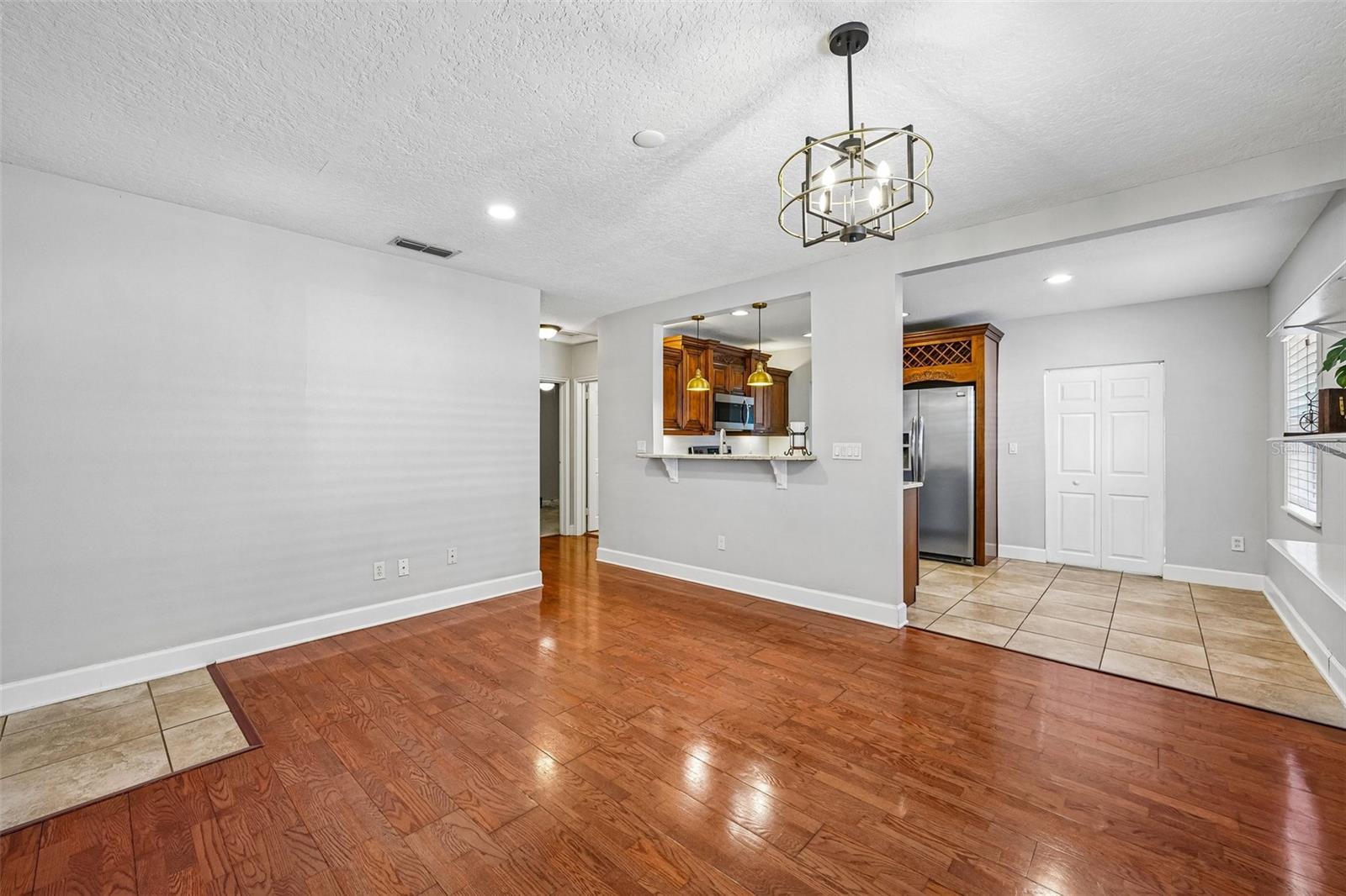 3924 W Bay View Ave, Tampa, FL 33611 photo