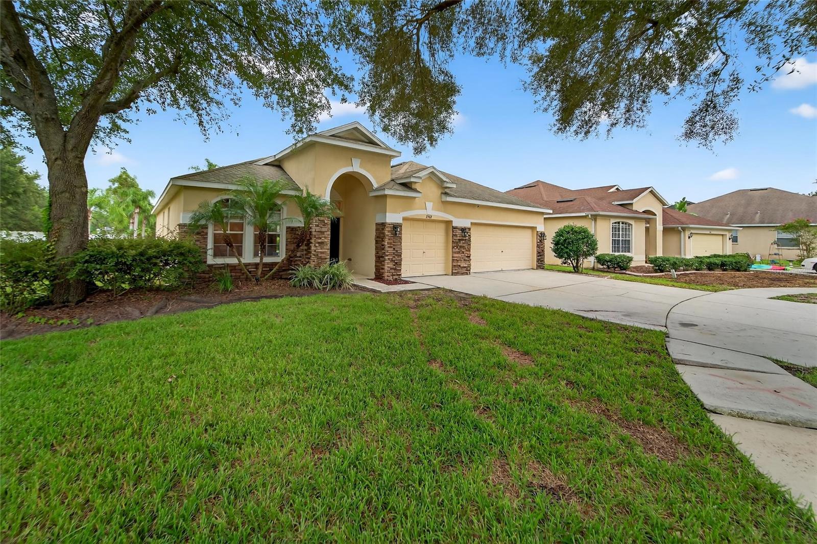 2502 Bonterra Blvd, Valrico, FL 33594 photo