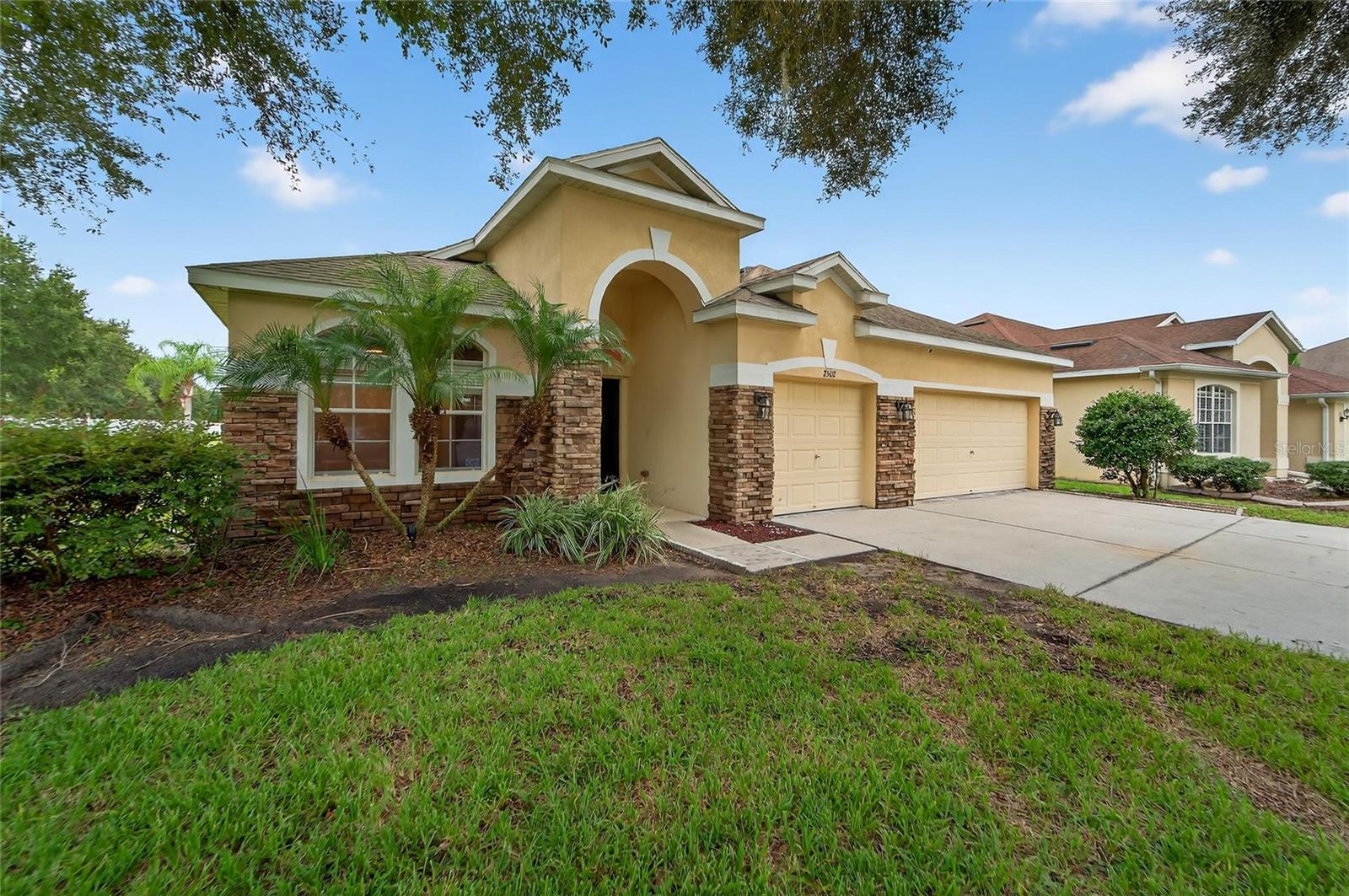 2502 Bonterra Blvd, Valrico, FL 33594 photo