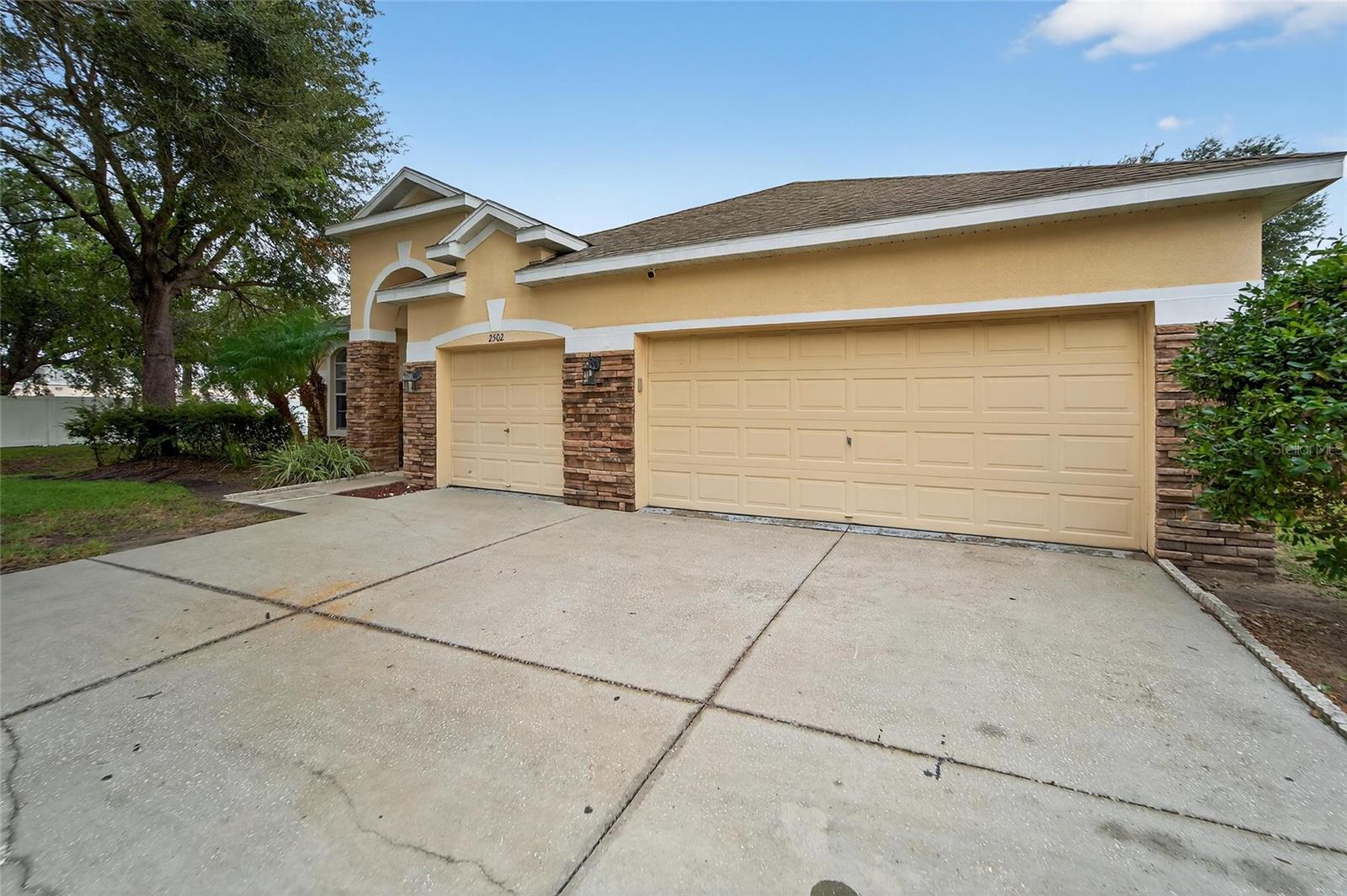 2502 Bonterra Blvd, Valrico, FL 33594 photo