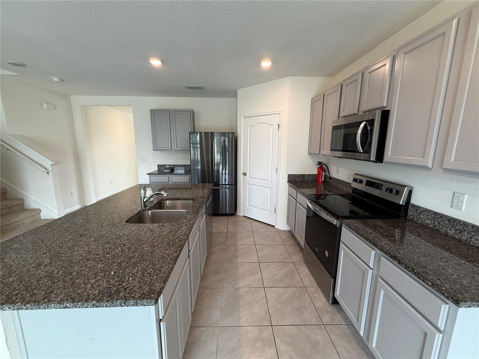 2029 Maple Ridge Dr, Zellwood, FL 32798 photo