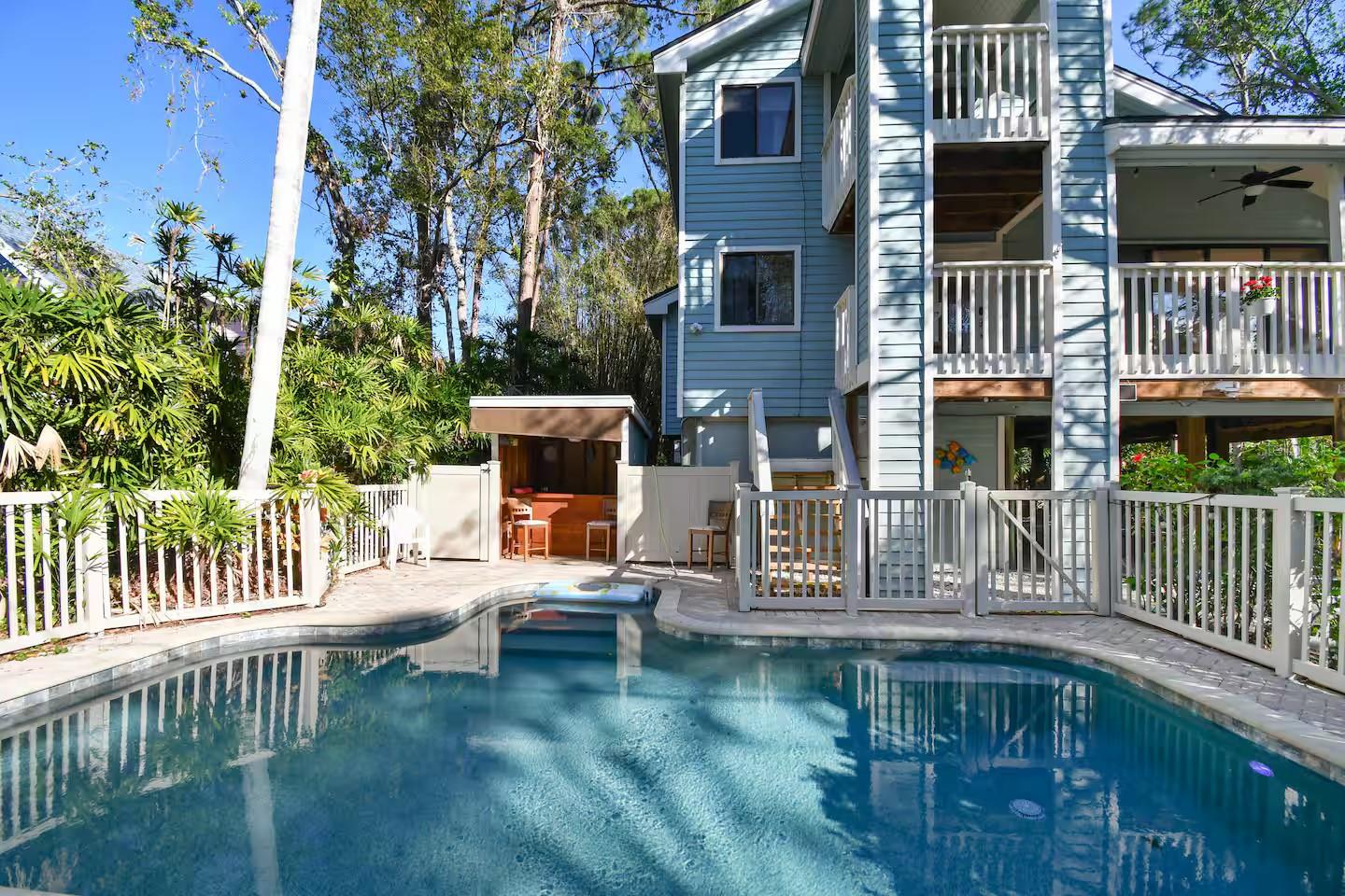 13837 76 Ave, Seminole, FL 33776