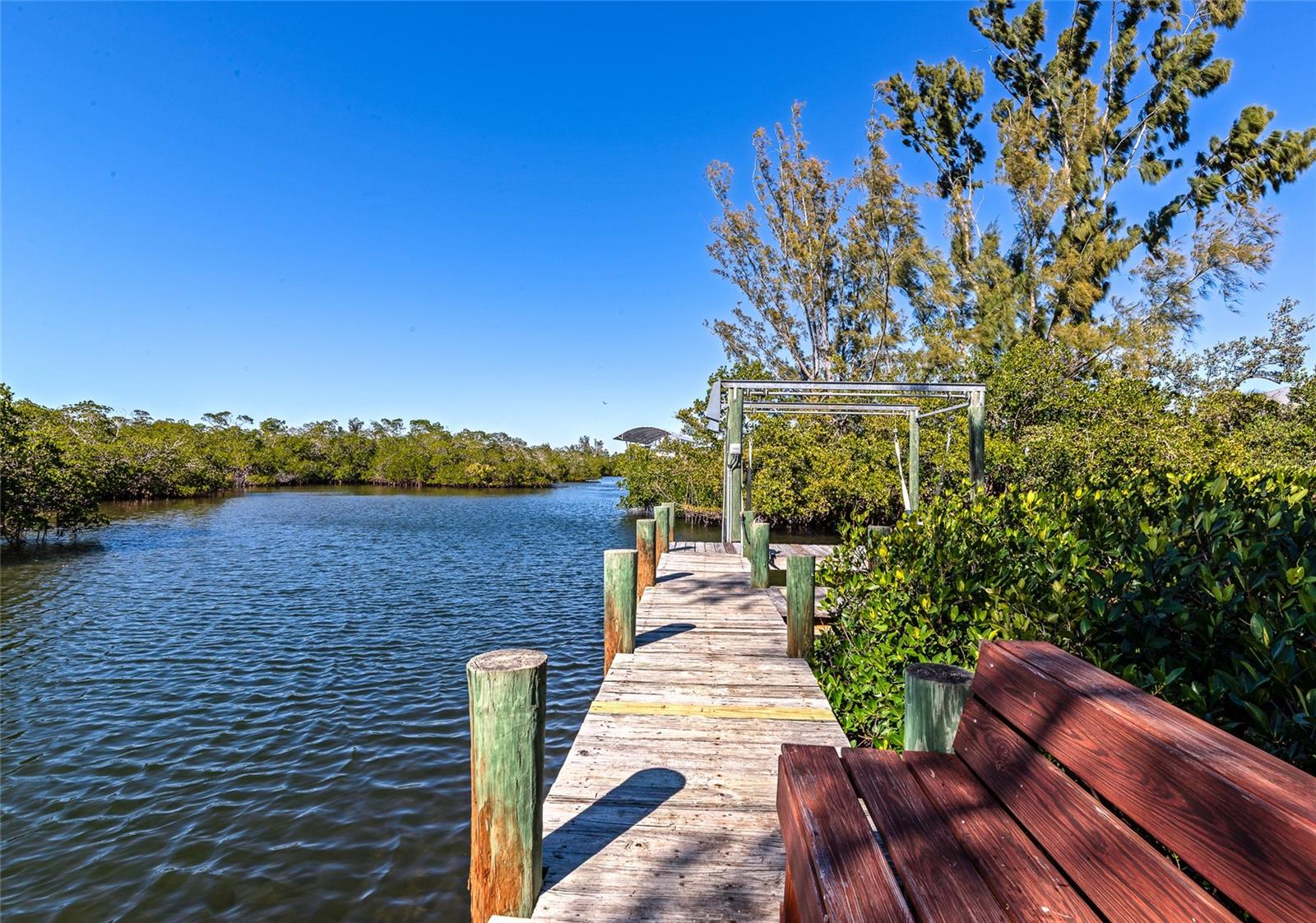 950 Oxford Dr, Englewood, FL 34223