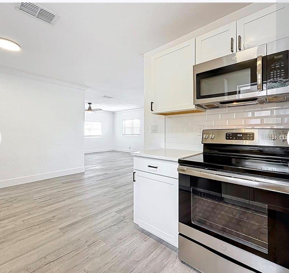 200 Lewis Blvd, Saint Petersburg, FL 33705 photo