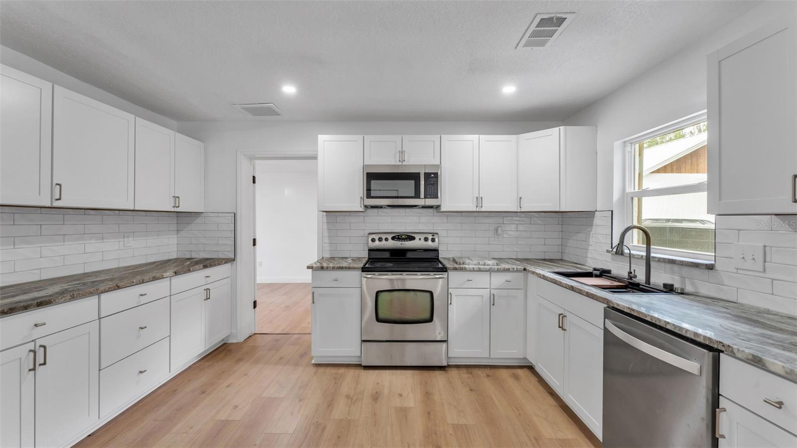 3781 N Hiawatha Terrace, Crystal River, FL 34428 photo