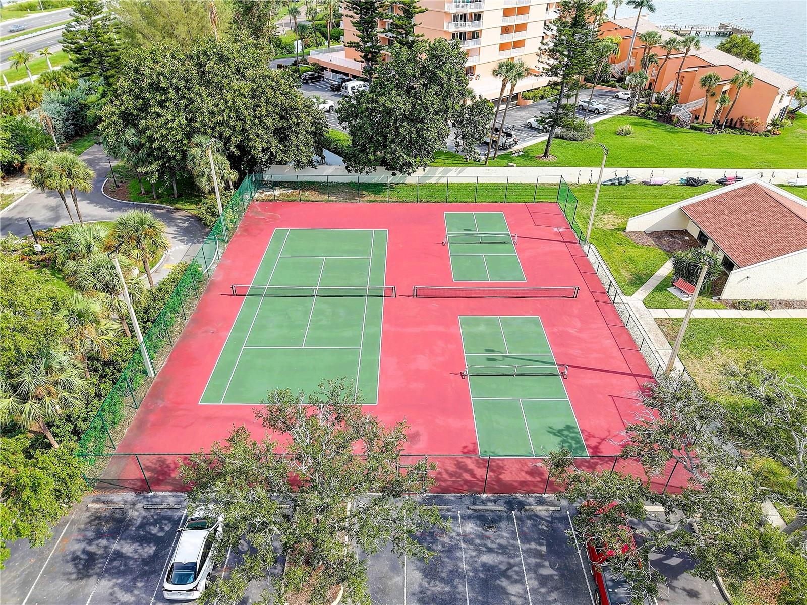 7510 Sunshine Skyway Ln #T 13, Saint Petersburg, FL 33711 photo