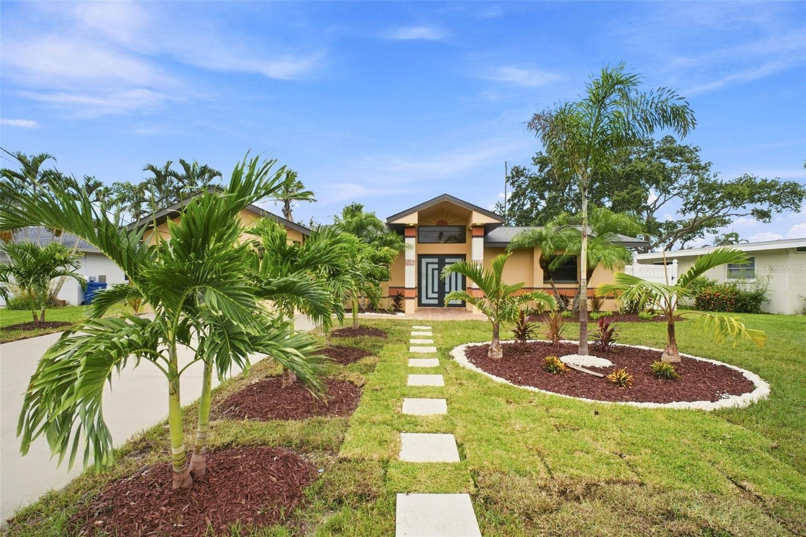 15918 Redington Dr, Redington Beach, FL 33708 photo
