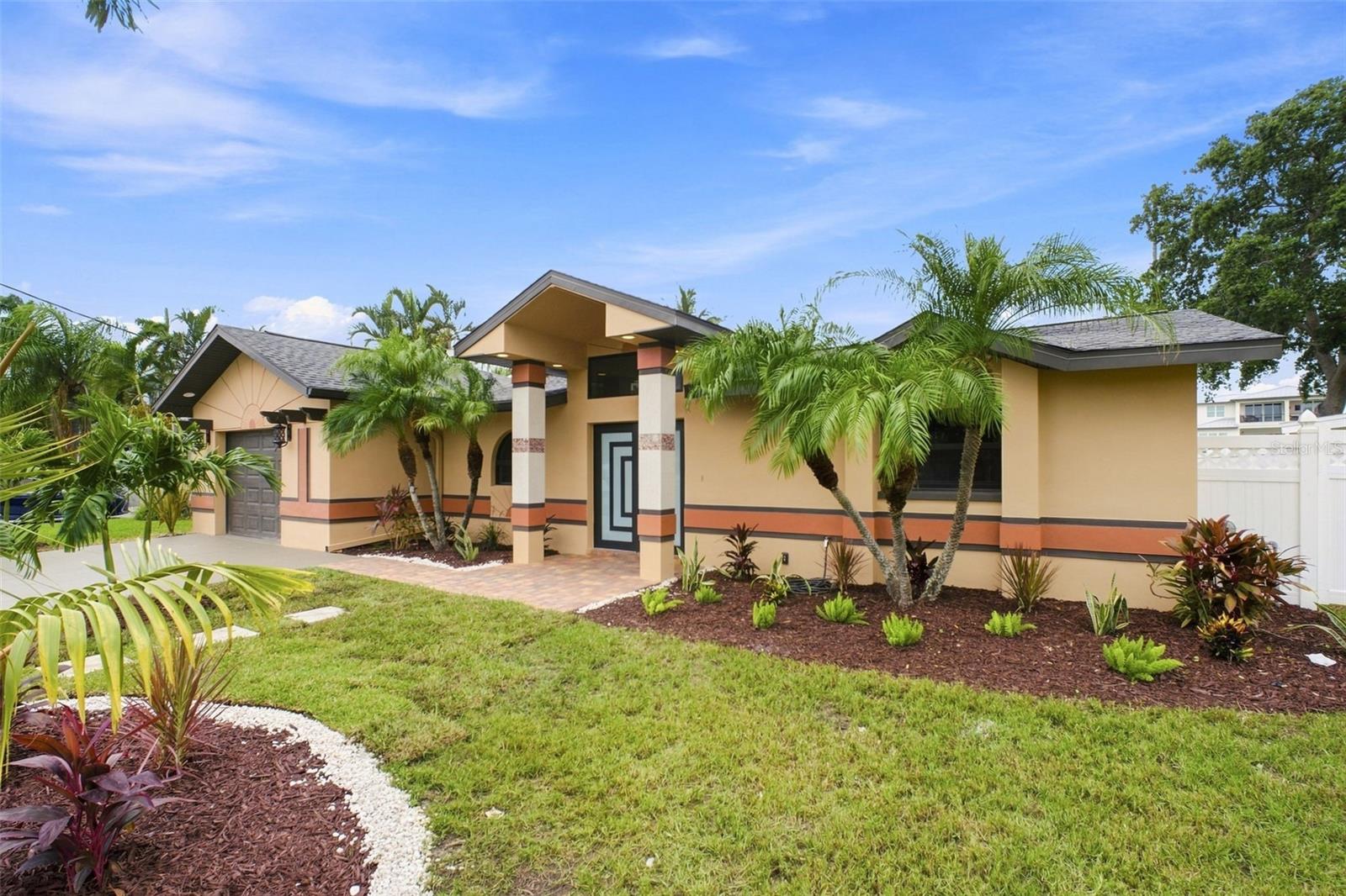 15918 Redington Dr, Redington Beach, FL 33708