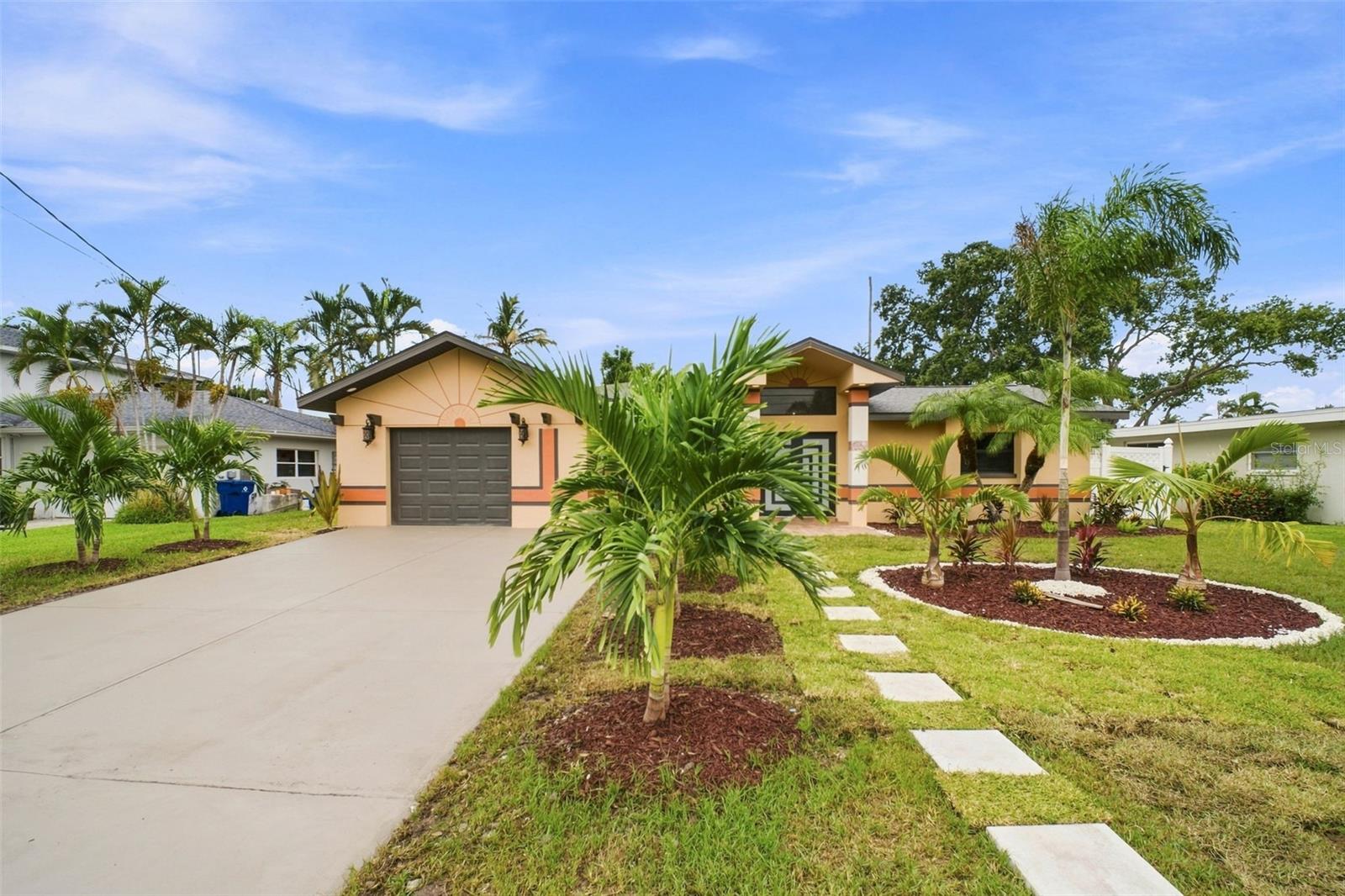 15918 Redington Dr, Redington Beach, FL 33708 photo