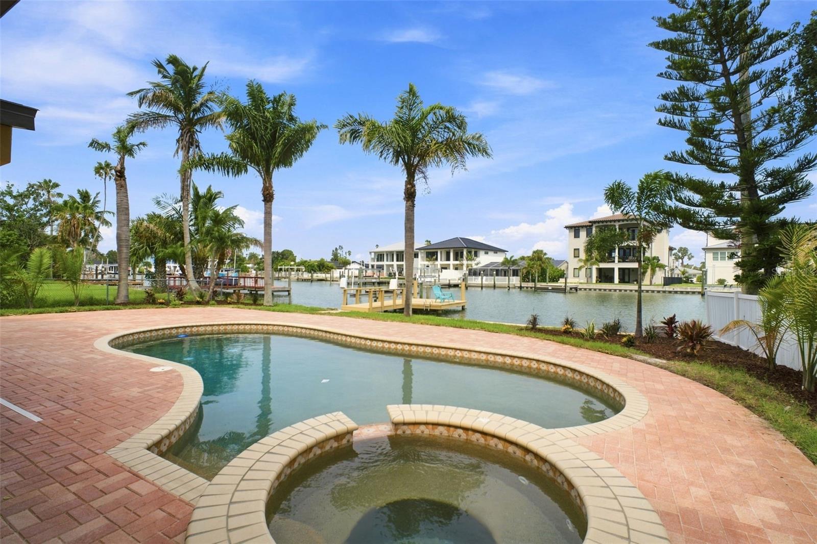 15918 Redington Dr, Redington Beach, FL 33708 photo