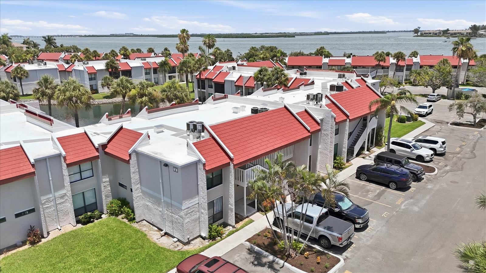 1801 Gulf Dr, Bradenton Beach, FL 34217