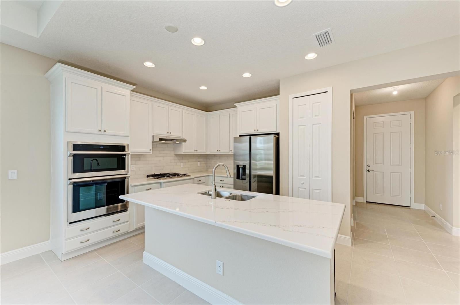 149 Okeeffe Cir, Bradenton, FL 34212 photo