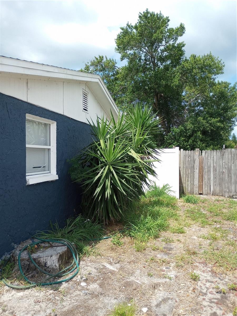 1435 Whitehall Ln, Holiday, FL 34691 photo