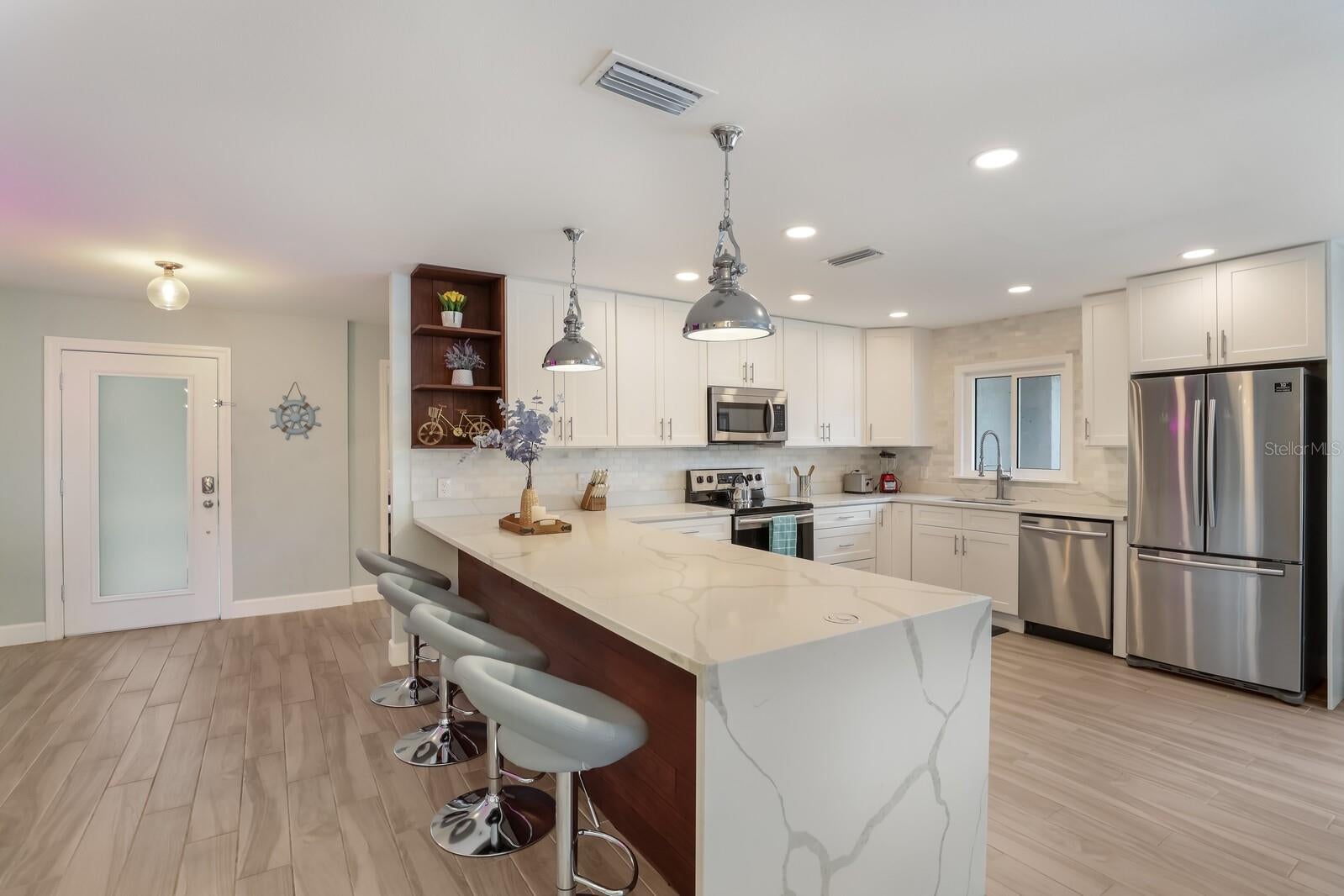 5720 Isanda Pl, Sarasota, FL 34231 photo