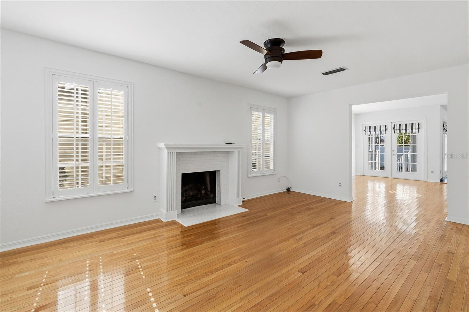 325 17 Ave, Saint Petersburg, FL 33704 photo