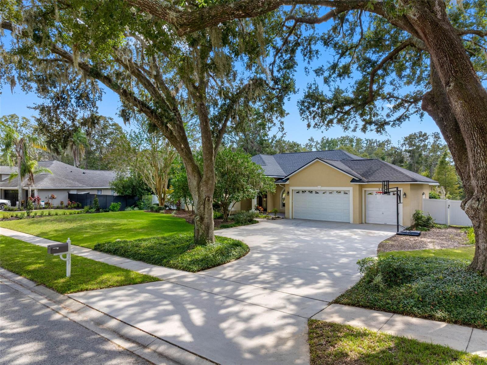 121 Myrtle Ridge Rd, Lutz, FL 33549 photo